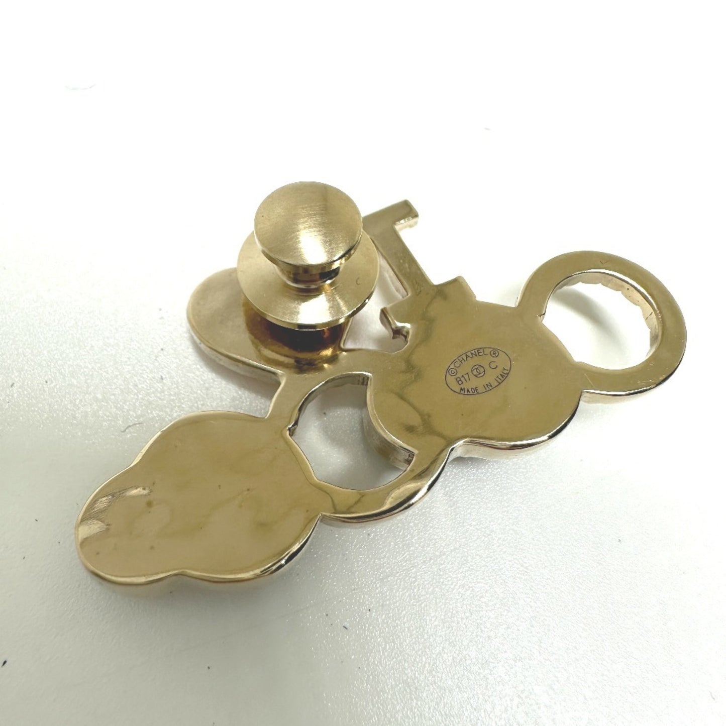 CHANEL I COCO Logo "I Love Coco" Heart Accessory B17C Brooch in Metal with Faux Pearl, Gold, for Women