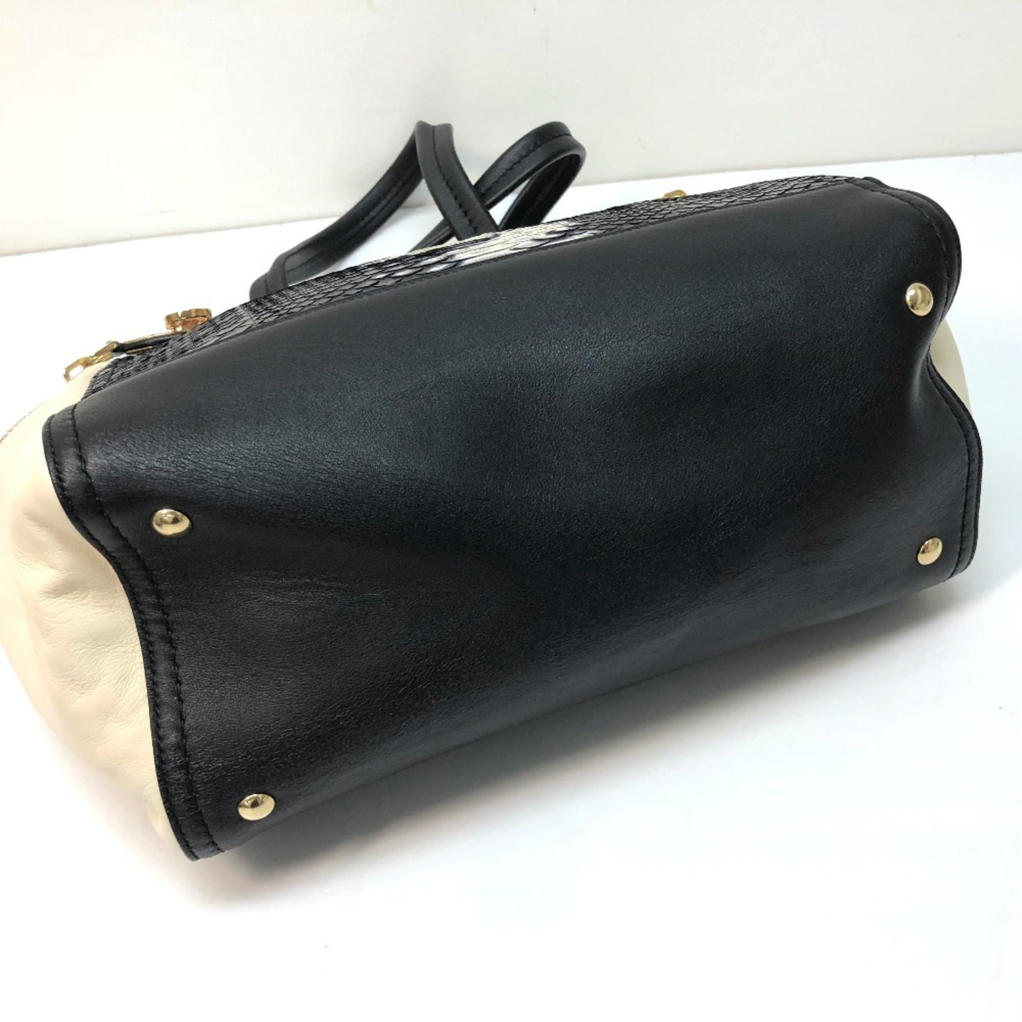 Salvatore Ferragamo Gancini Shoulder Bag Handbag Leather Women's Black — New - Store Return