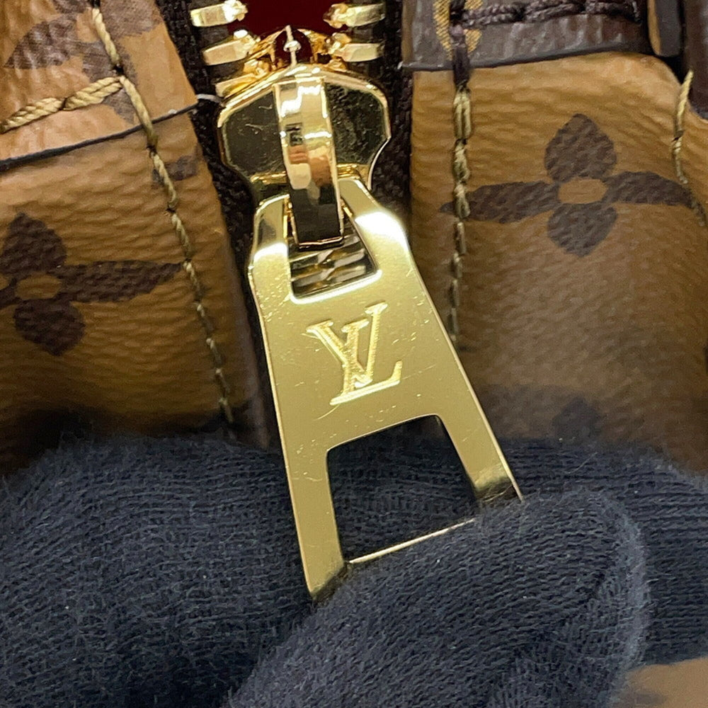 Louis Vuitton handbag Monogram Reverse Giant OnTheGo EW Chain M14236 LOUIS VUITTON — Like New