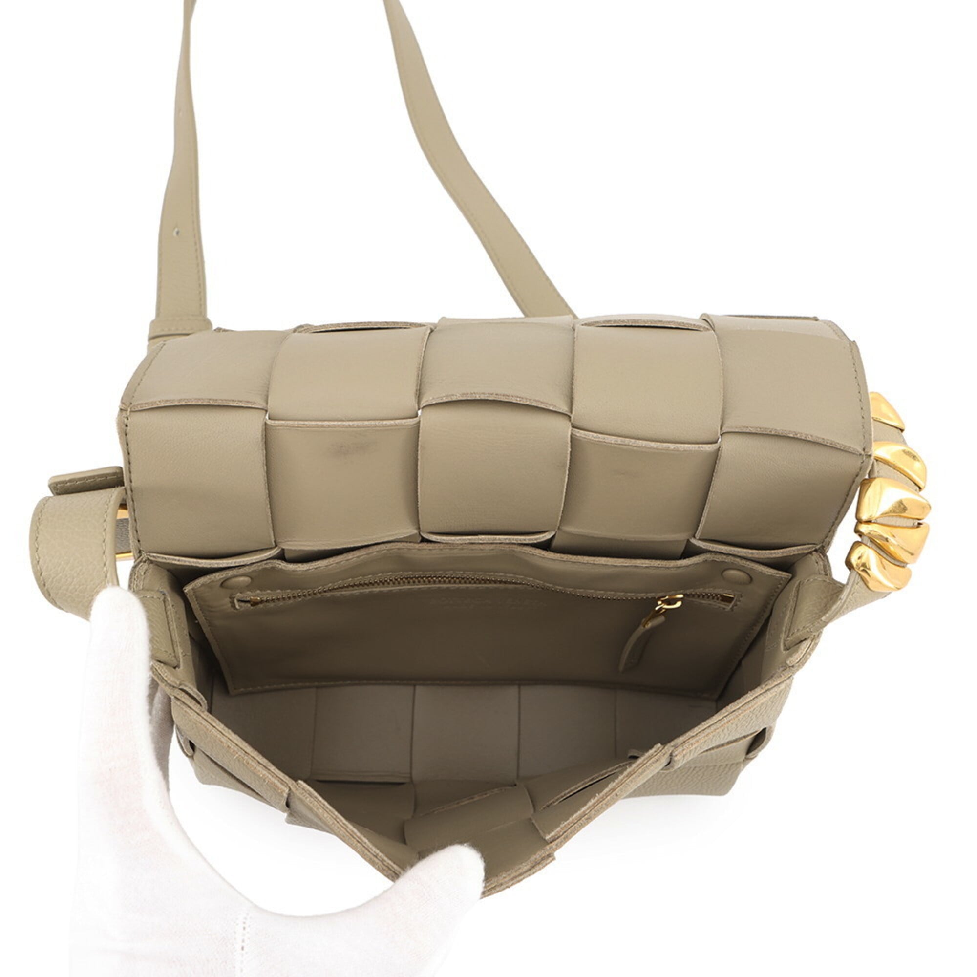 Bottega Veneta Shoulder Bag Intrecciato Cassette Leather 666870 BOTTEGA VENETA Handbag — Like New
