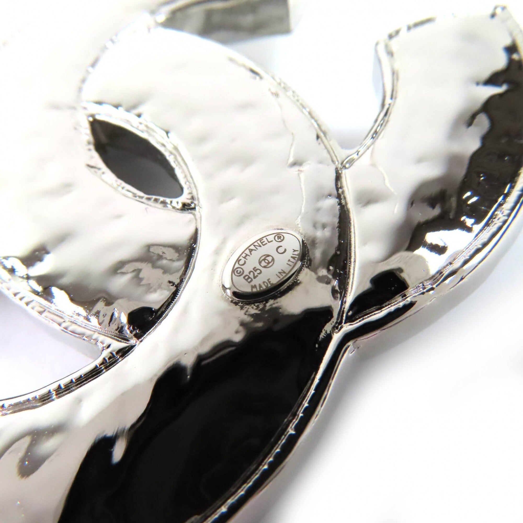 CHANEL B25C Coco Mark CC Logo Brooch, Silver, with Box, Made in Italy, Women's, Very Popular, Highly Recommended ◎ — Like New