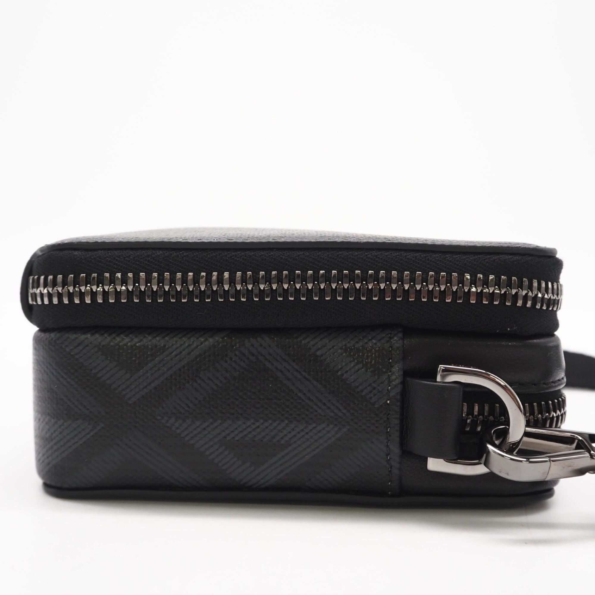 Christian Dior CD Diamond Messenger Pouch 2ESBC119 Shoulder Bag Black Gray Leather Women's — New - Store Return