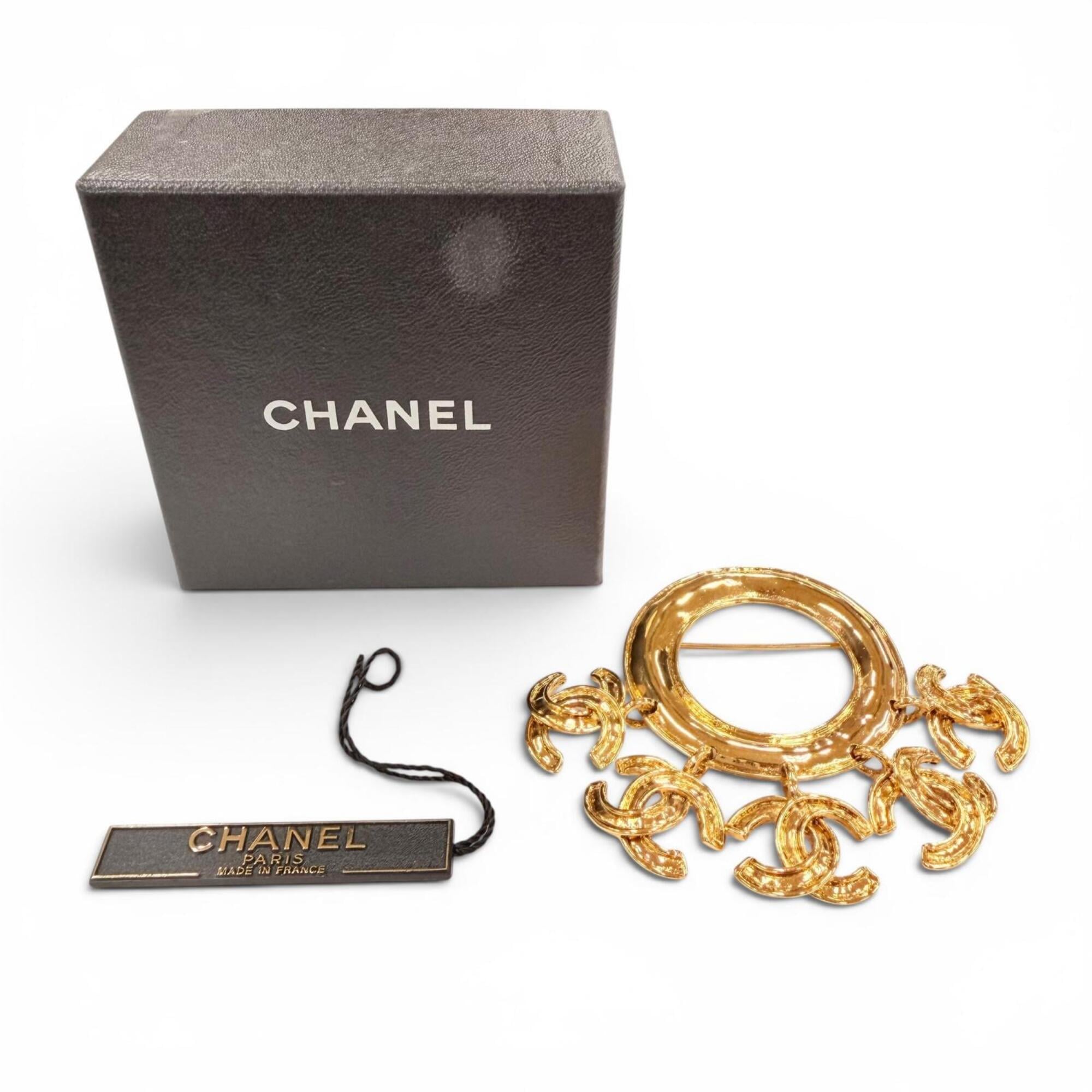 CHANEL Vintage 94P Five-Coco Mark Circle Swing Brooch, Gold, Made in France, Women's, with Box — Like New