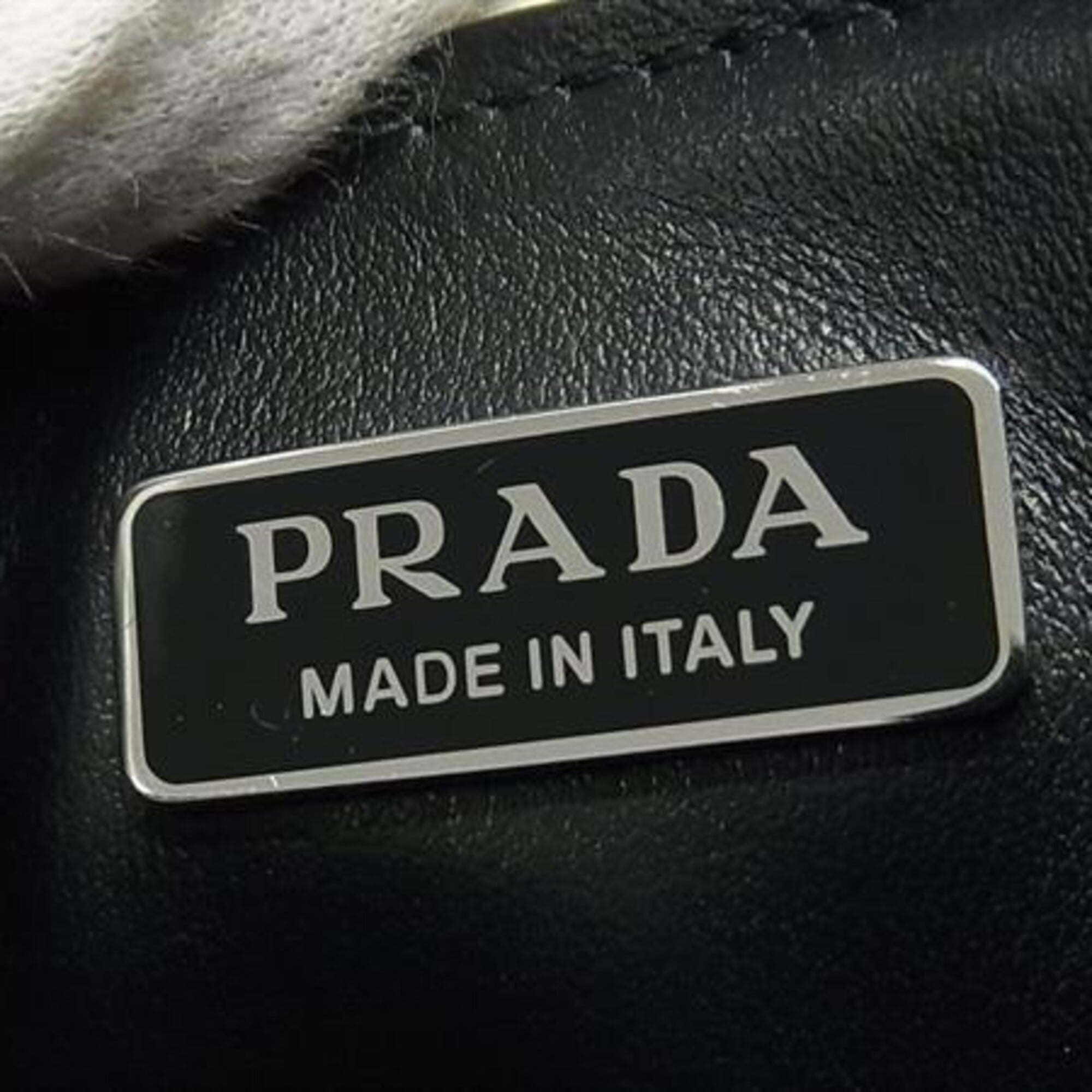 PRADA Triangle Shoulder Bag 1NR005 Ivory Leather Women's Chain Pouch — Like New