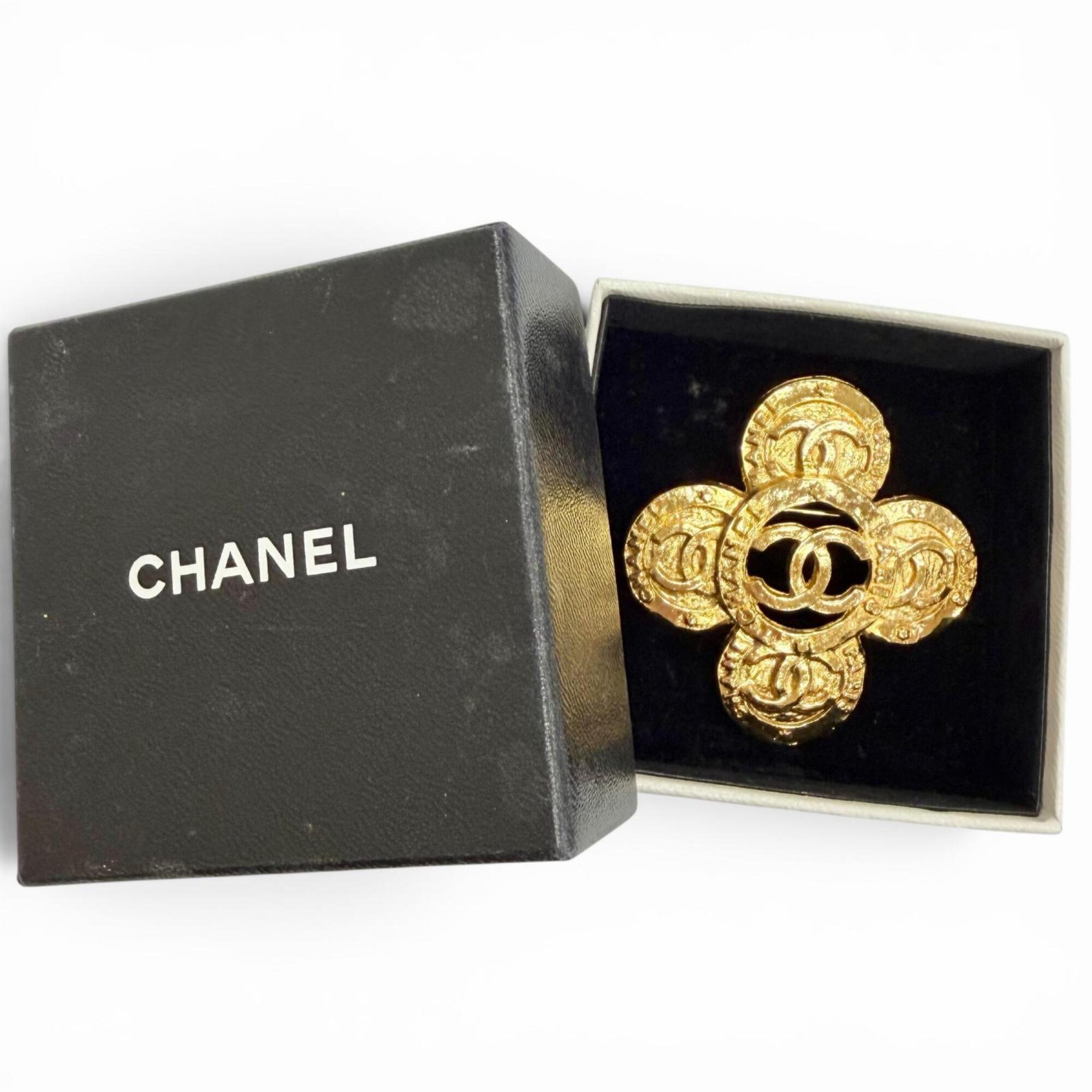 CHANEL Vintage 28 Coco Mark Flower Motif Brooch, Gold, Made in France, Women's, Highly Recommended ◎ — Like New