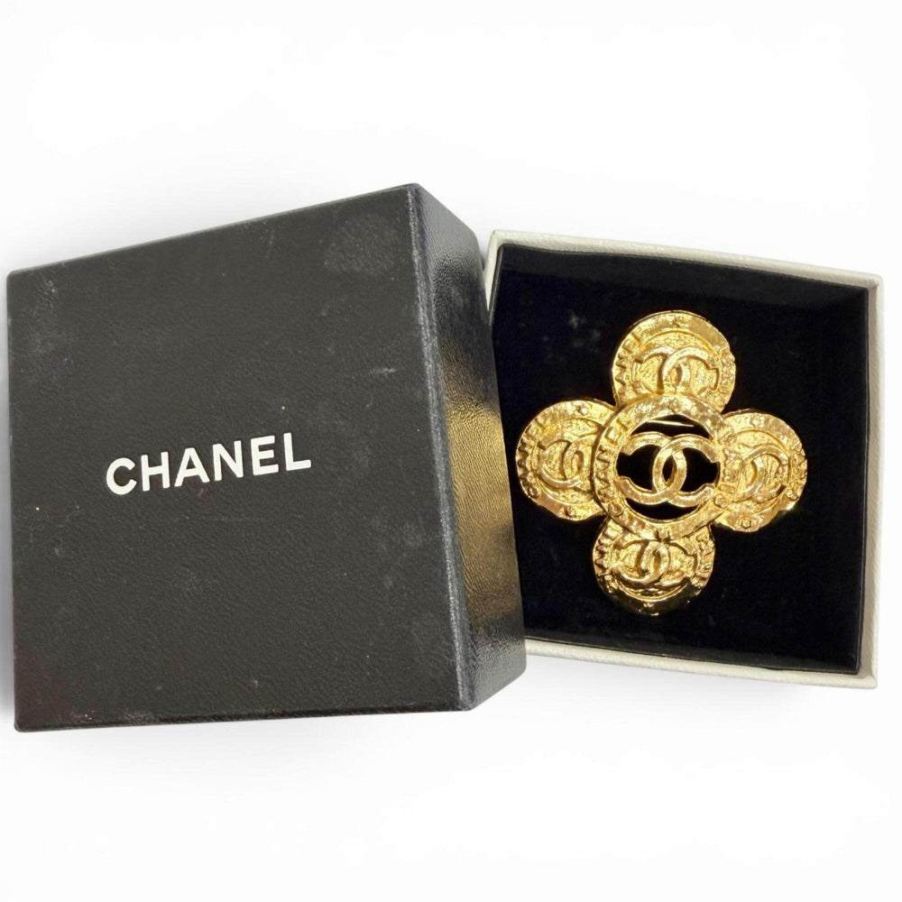 CHANEL Vintage 28 Coco Mark Flower Motif Brooch, Gold, Made in France, Women's, Highly Recommended ◎ — Like New