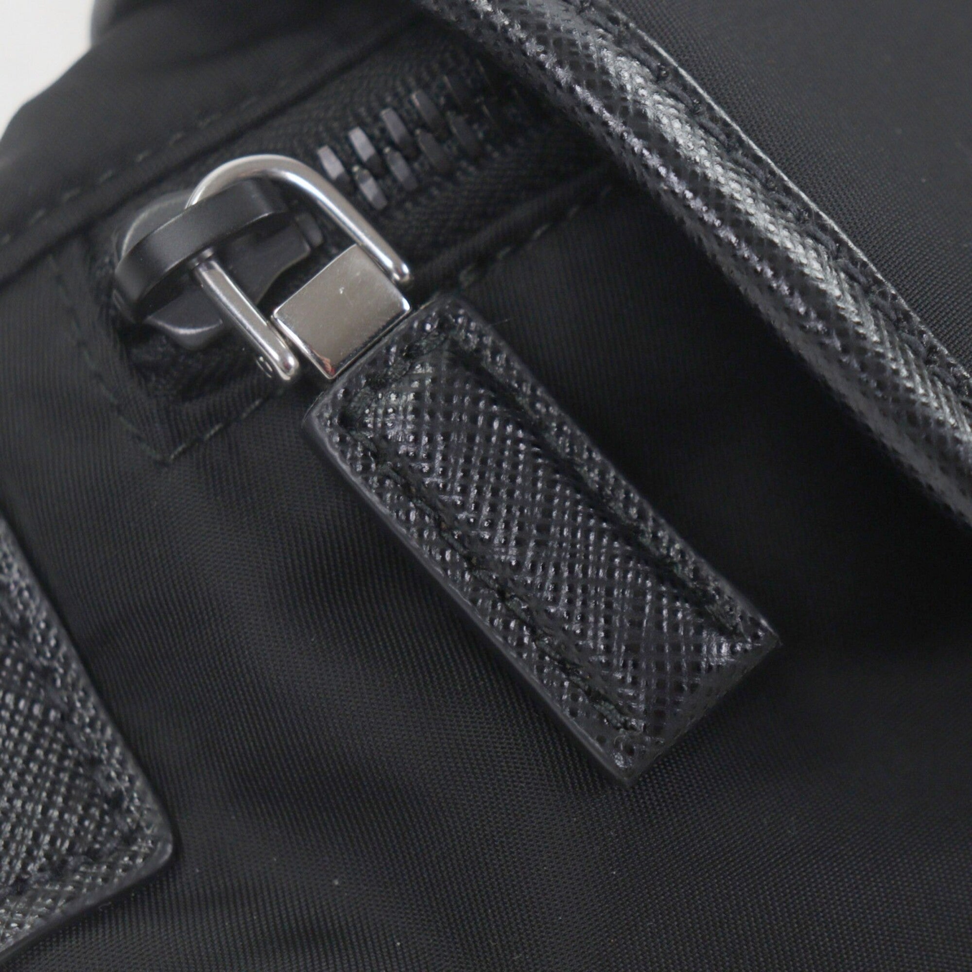 PRADA 2VH176 Nylon Leather Triangle Logo Plate Re-Nylon Body Bag Black Made in Italy Men's — Like New