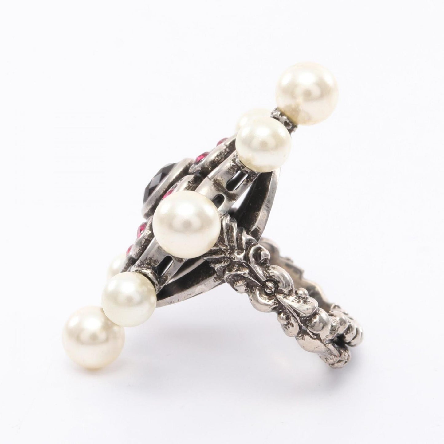 Gucci rings and jewelry in stainless steel with faux pearls rhinestones for women silver, white, pink.