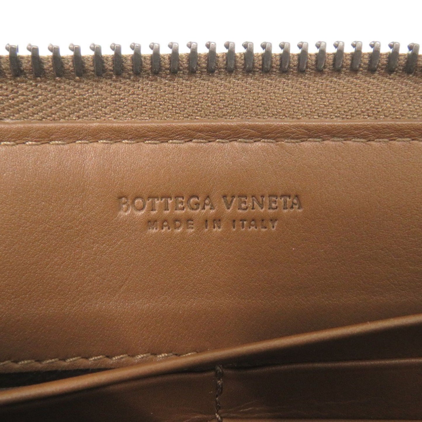 Excellent condition Bottega Veneta Intrecciato leather brown round zipper long wallet, 1467 BOTTEGAVENETA