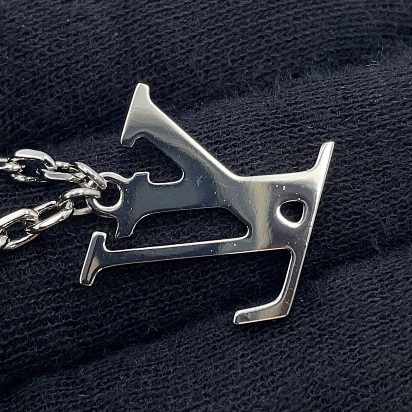 Louis Vuitton Necklace Pendant LV Plain MP3157 LOUIS VUITTON