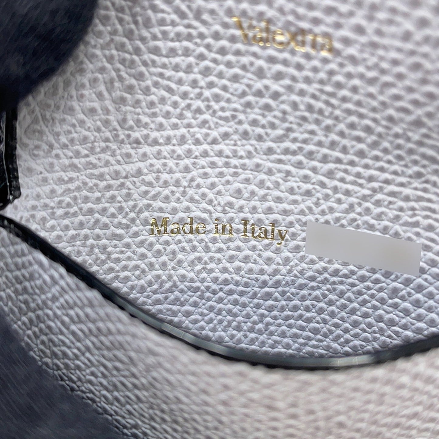 Valextra Wallet/Coin Case Horseshoe Wallet in Soft Calf Leather V0L89