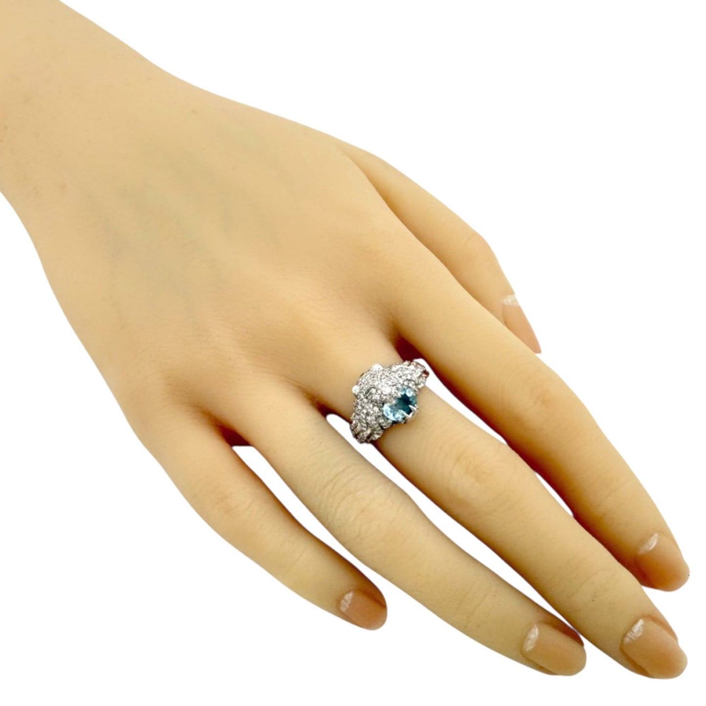 Pre-owned Gucci Lion Head Ring, size 16.5, 18k gold, aquamarine and diamonds, unisex.