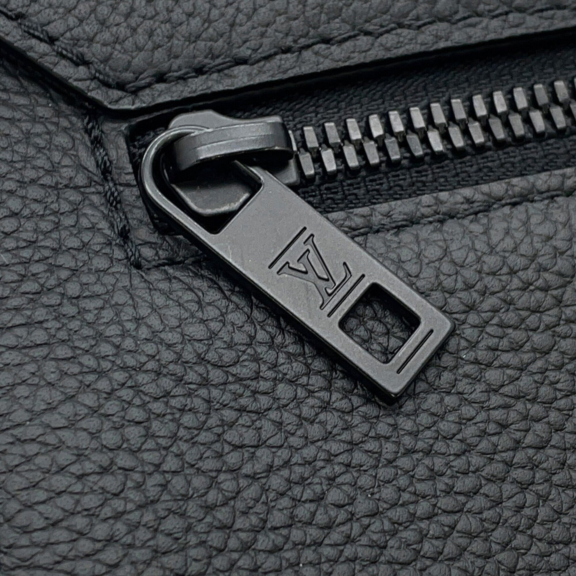 Louis Vuitton shoulder bag, grain leather, Takeoff, M57080, LOUIS VUITTON, black, handbag, men's, VUITTON — Like New