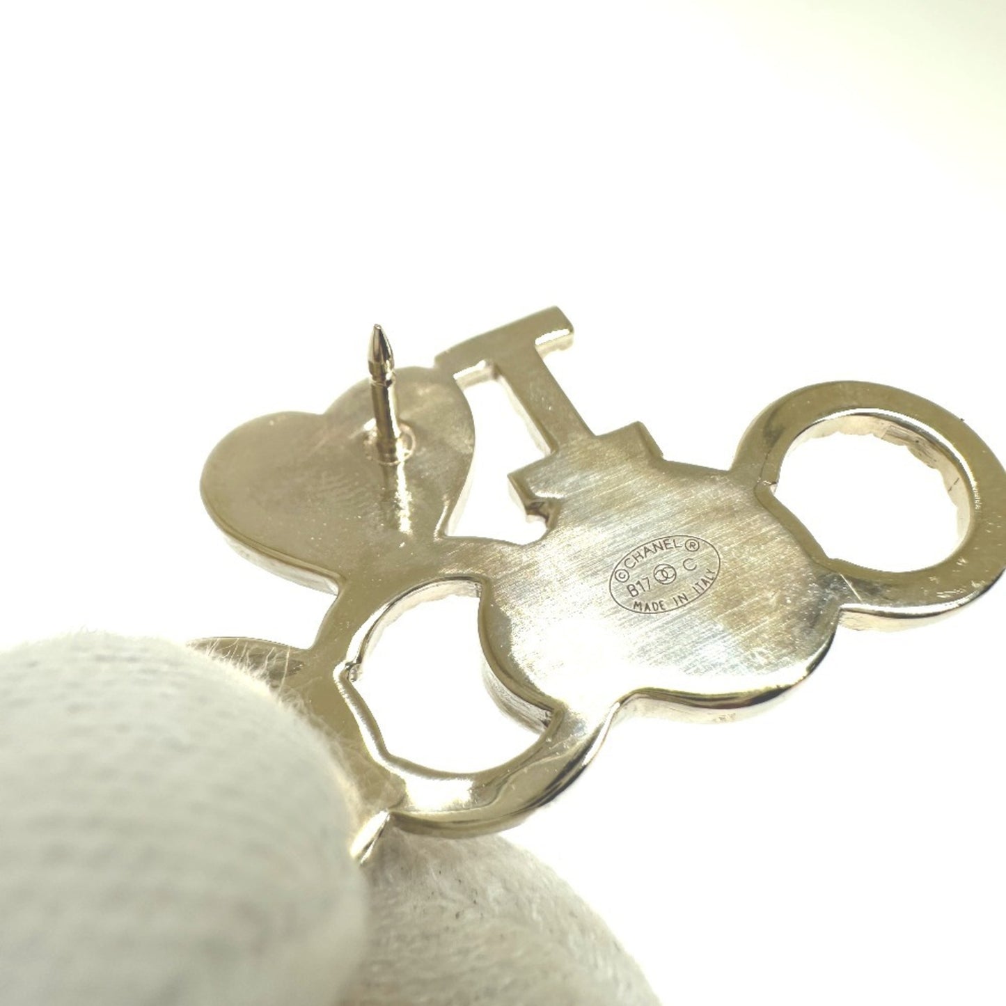 CHANEL I COCO Logo "I Love Coco" Heart Accessory B17C Brooch in Metal with Faux Pearl, Gold, for Women