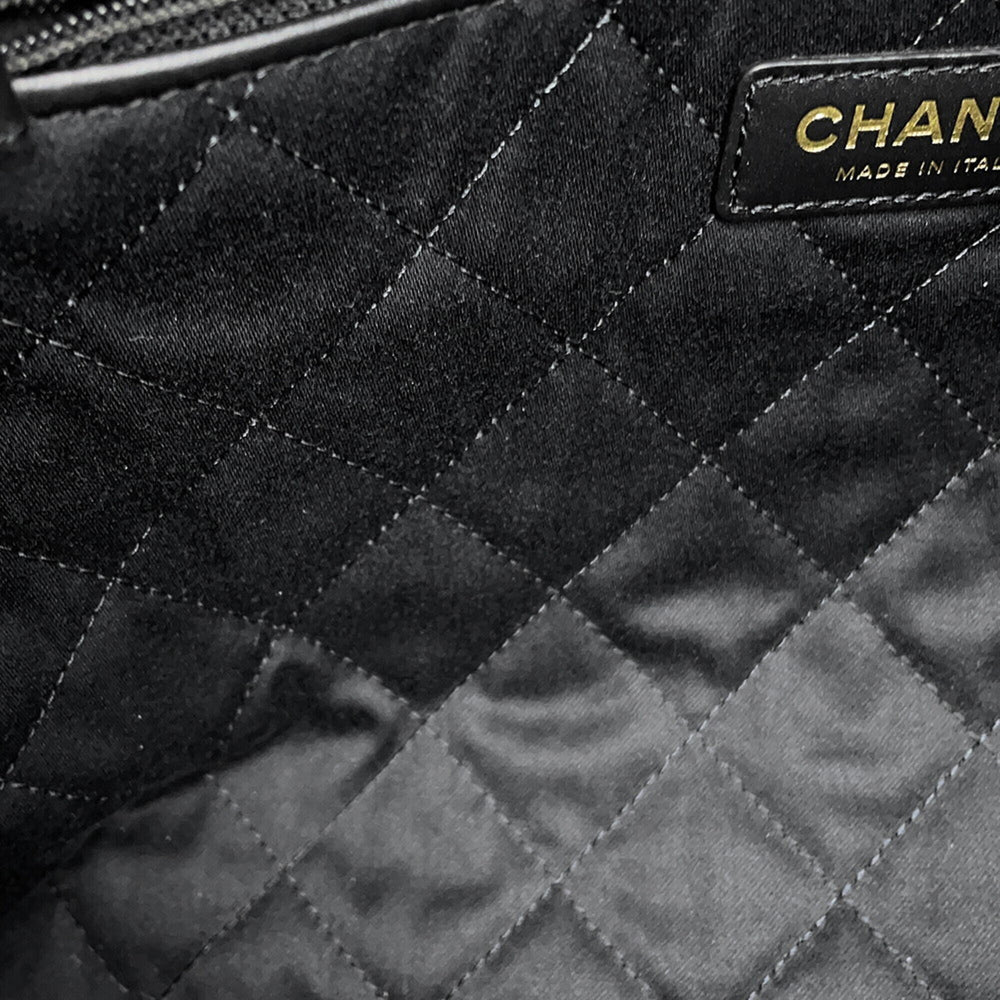 Chanel handbag, 22 medium, shiny calfskin, AS3261, CHANEL shoulder bag, black, handbag for women — Like New