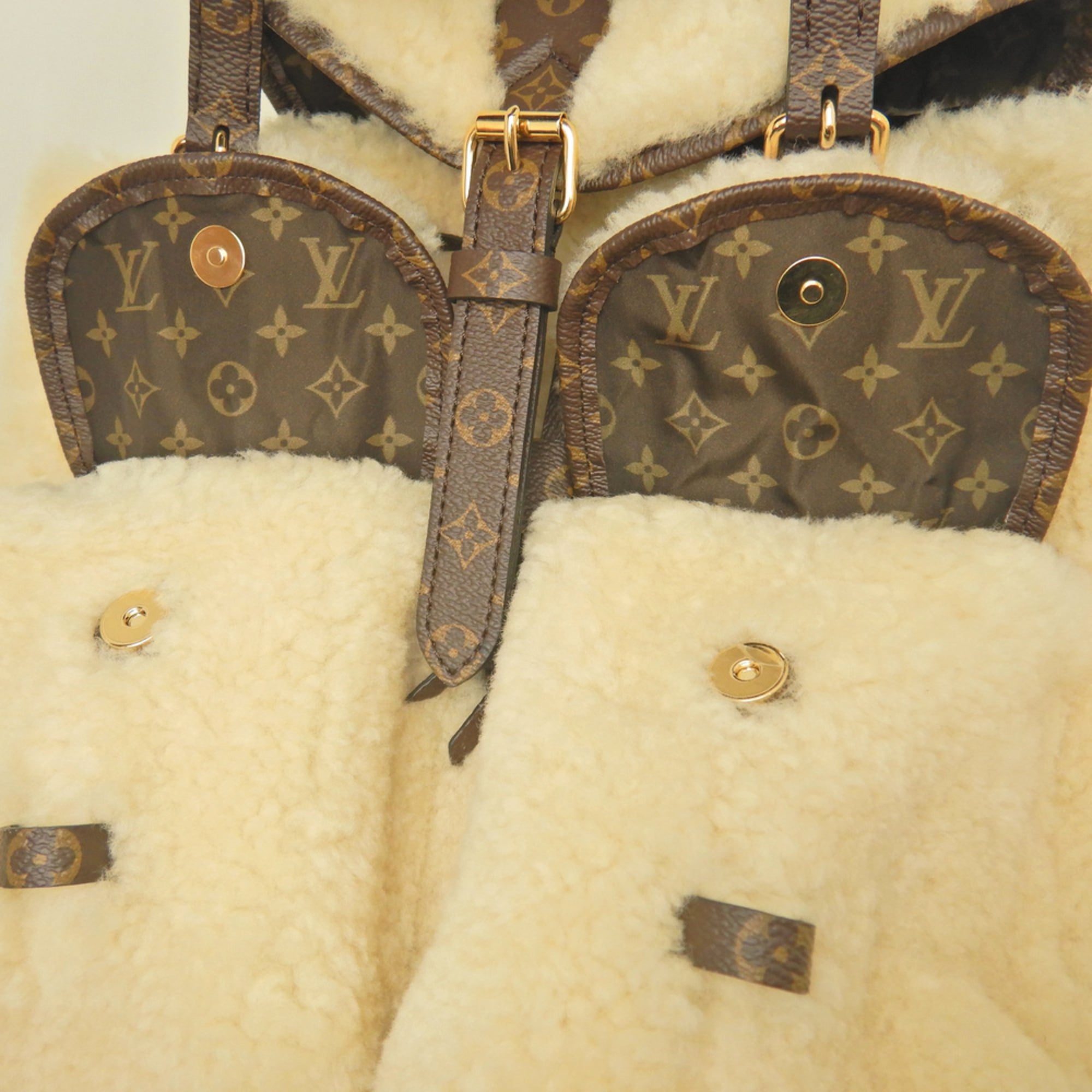 LOUIS VUITTON Monogram Shearling LV SKI Backpack 2024 Collection M23384 Cream Women's 254212 — Like New