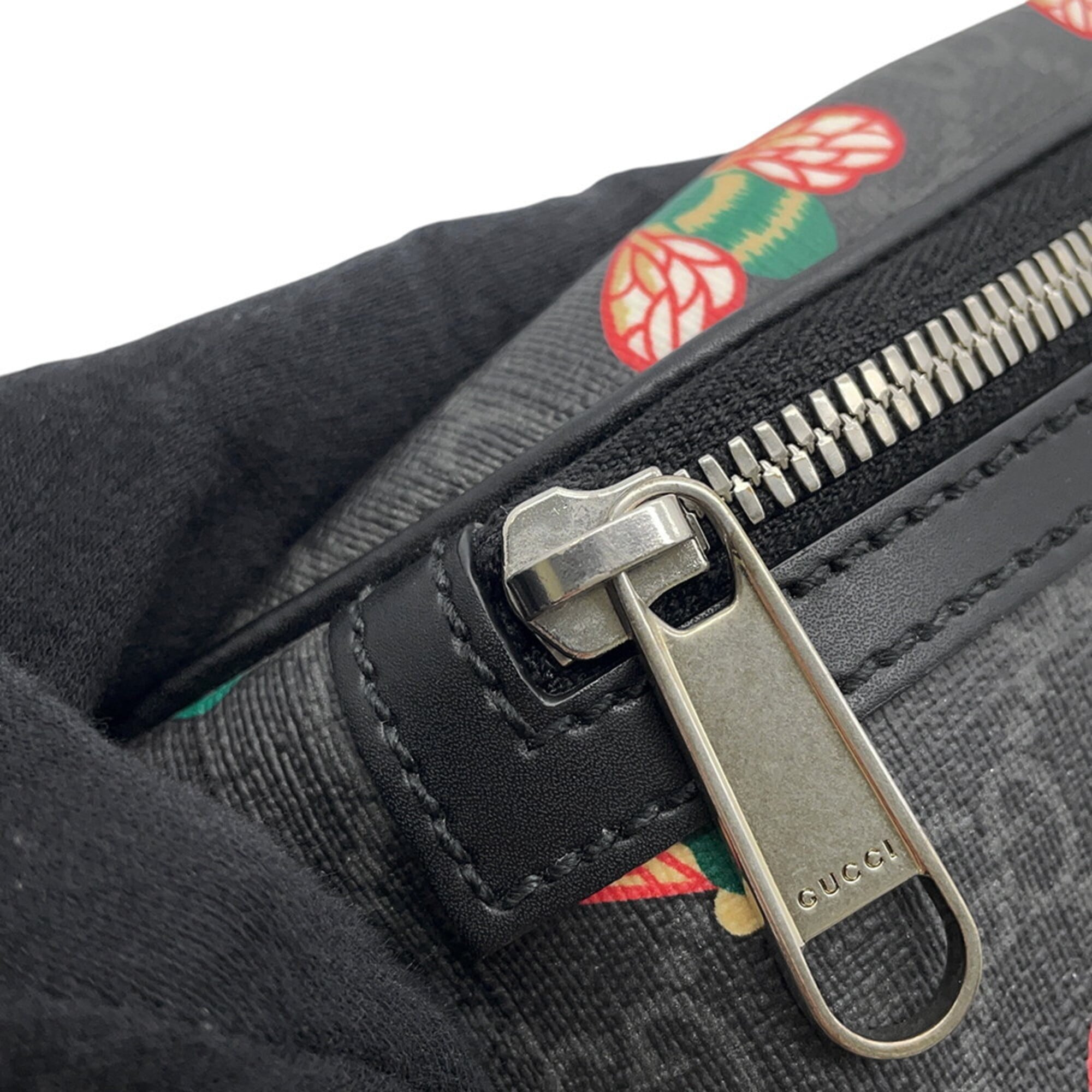 Gucci Bee GG Supreme Body Bag 675181 GUCCI Waist Black Handbag — Like New