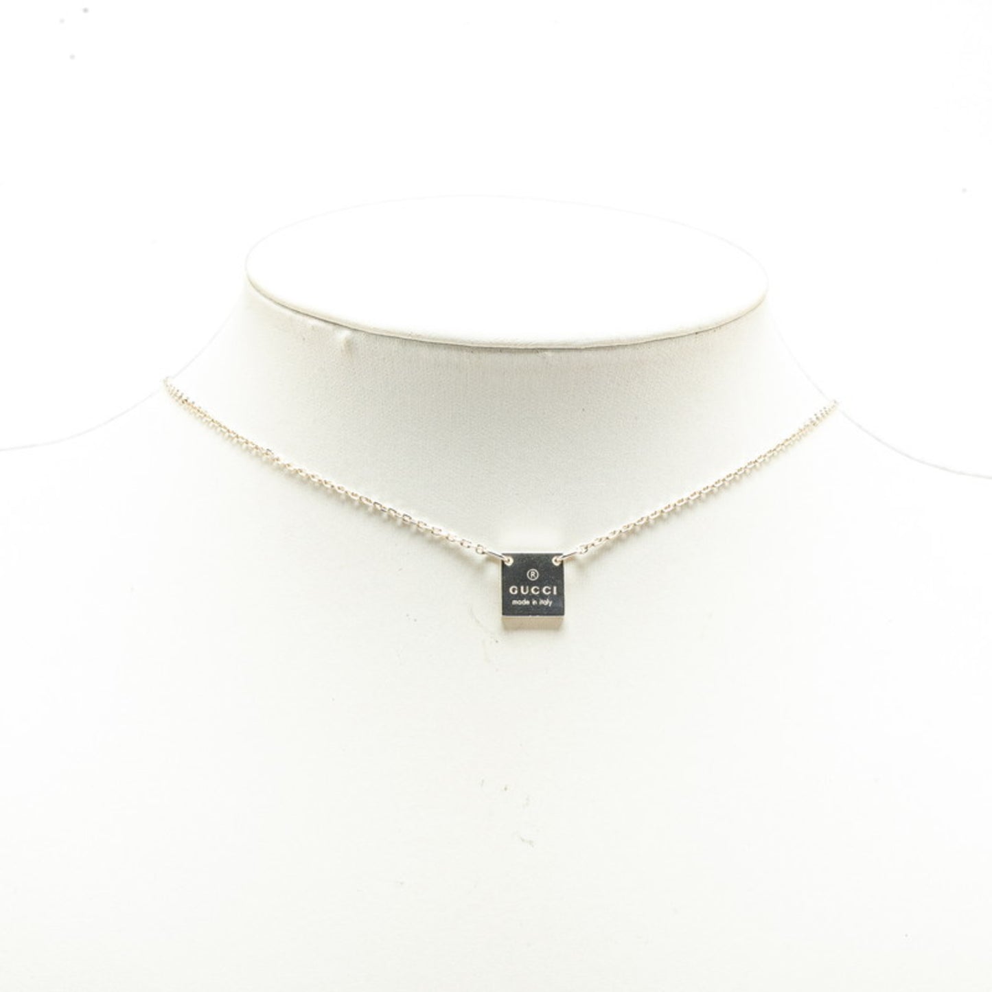 Gucci logo plate necklace in SV925 silver for women.