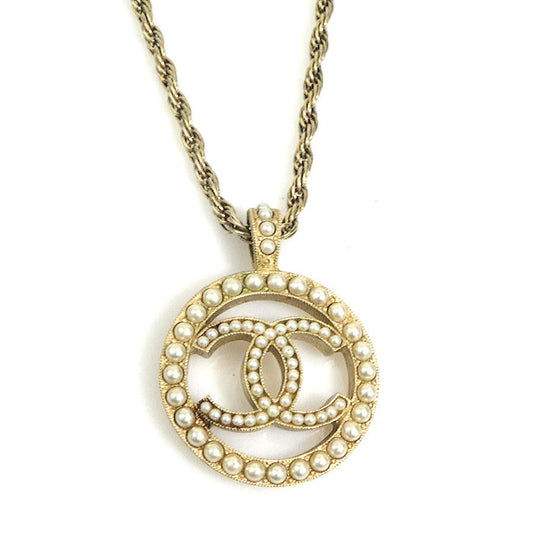 CHANEL Women's Metal Necklace with Faux Pearls in Gold and White (r10794i)