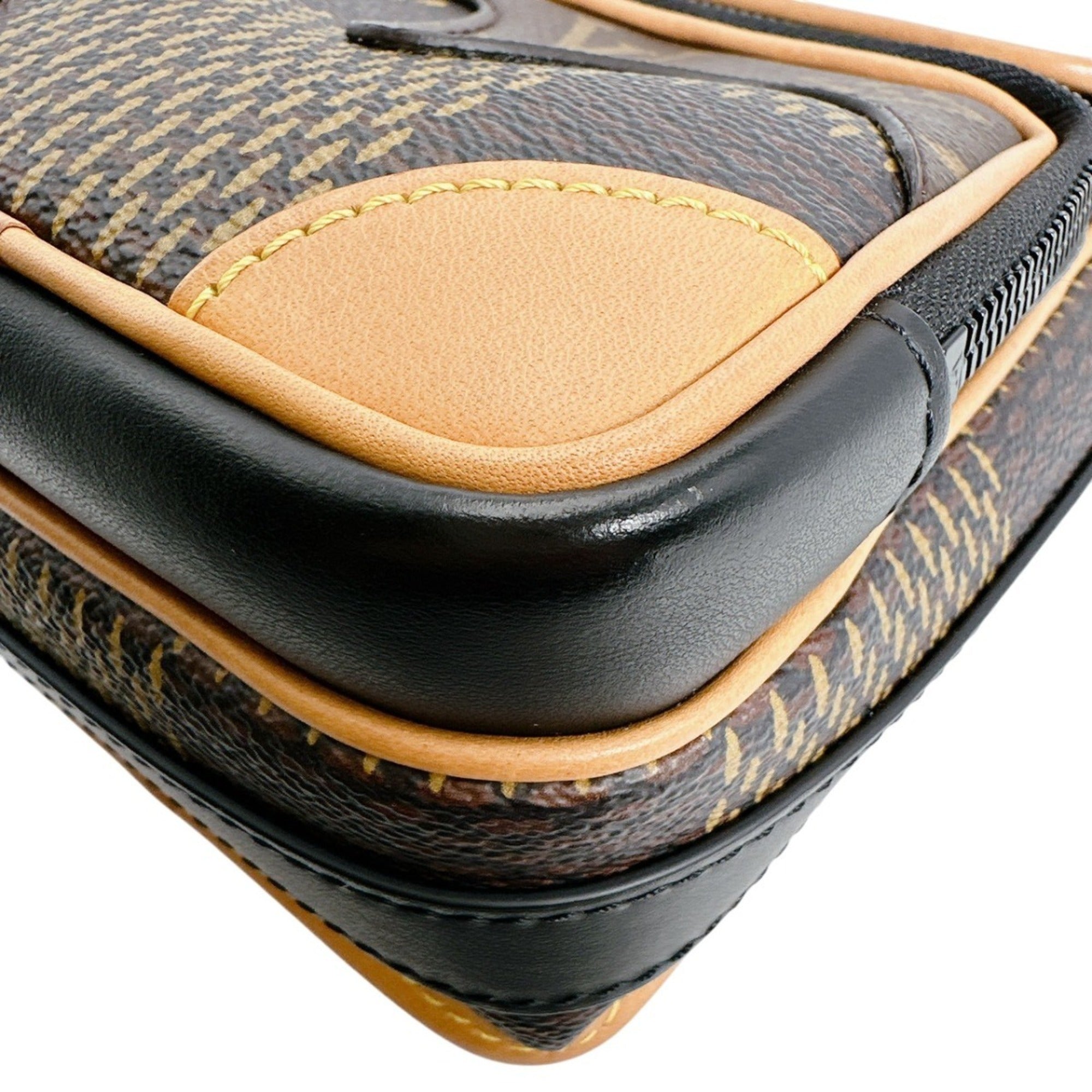Louis Vuitton Amazon Messenger Bag Damier Giant Geant Canvas N40357 Brown — Like New