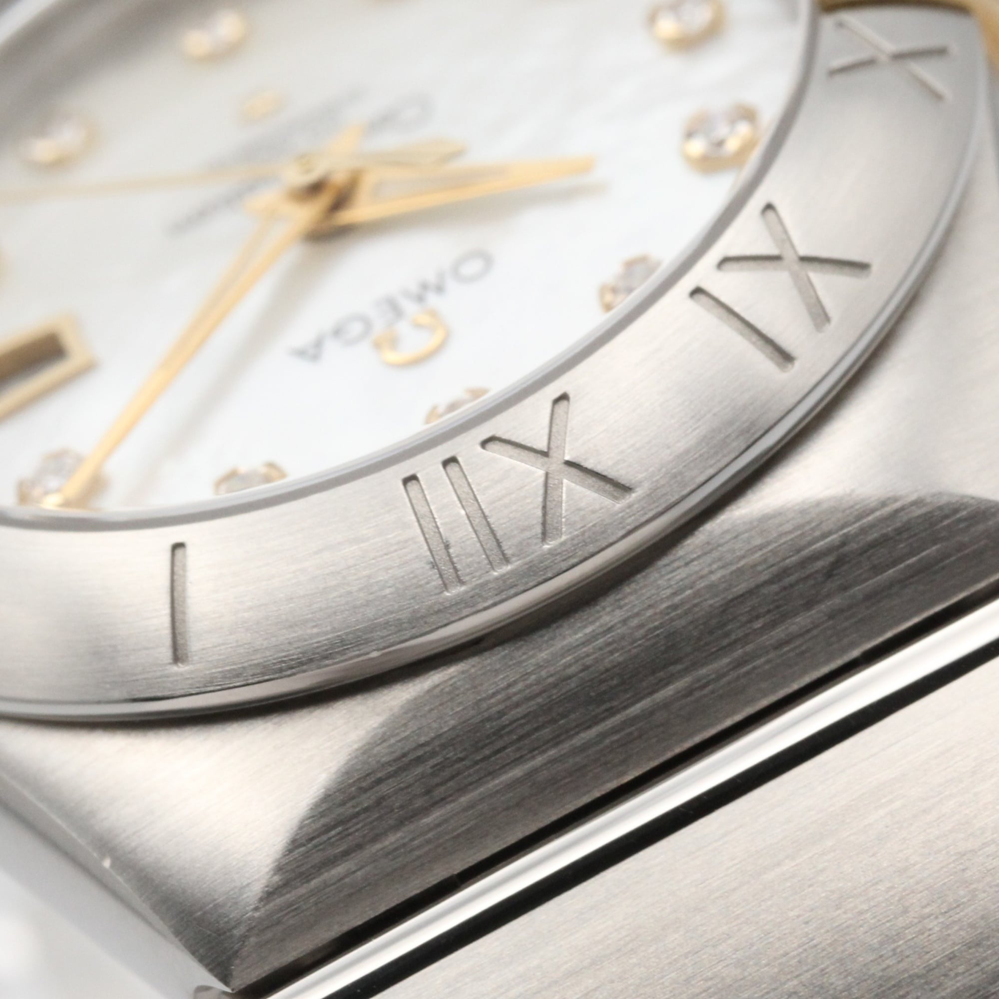 Omega Constellation watch, 18K yellow gold stainless steel, women's, white dial with mother-of-pearl case, model number 123.20.31.20.55.004 — Very Good