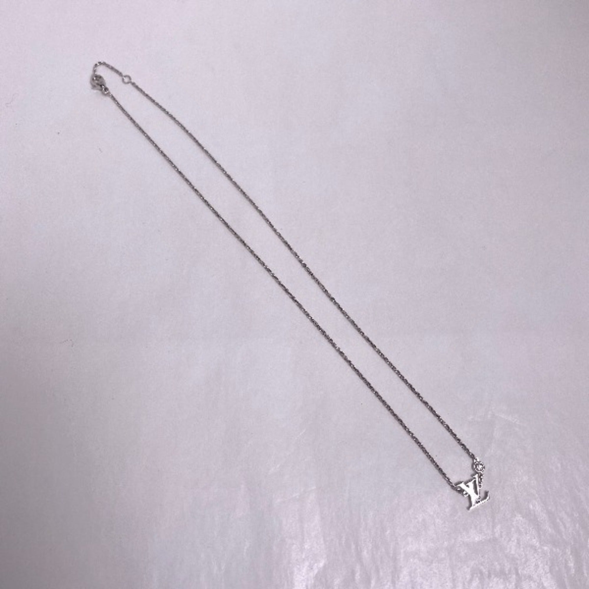 LOUIS VUITTON Pendantiff Ideal Blossom LV White Gold x Diamond 750WG Q93653 Silver Necklace — Like New