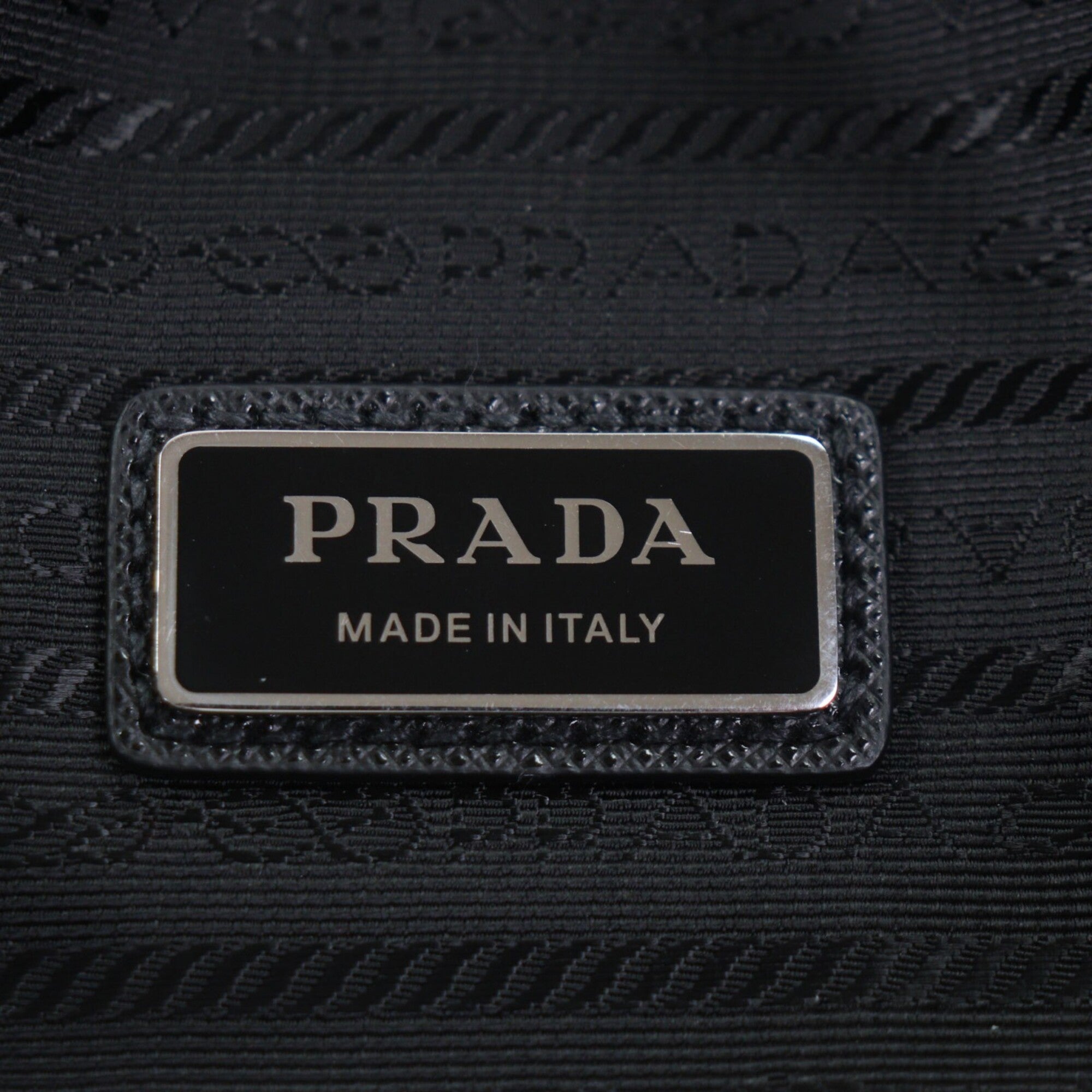 PRADA 2VH176 Nylon Leather Triangle Logo Plate Re-Nylon Body Bag Black Made in Italy Men's — Like New