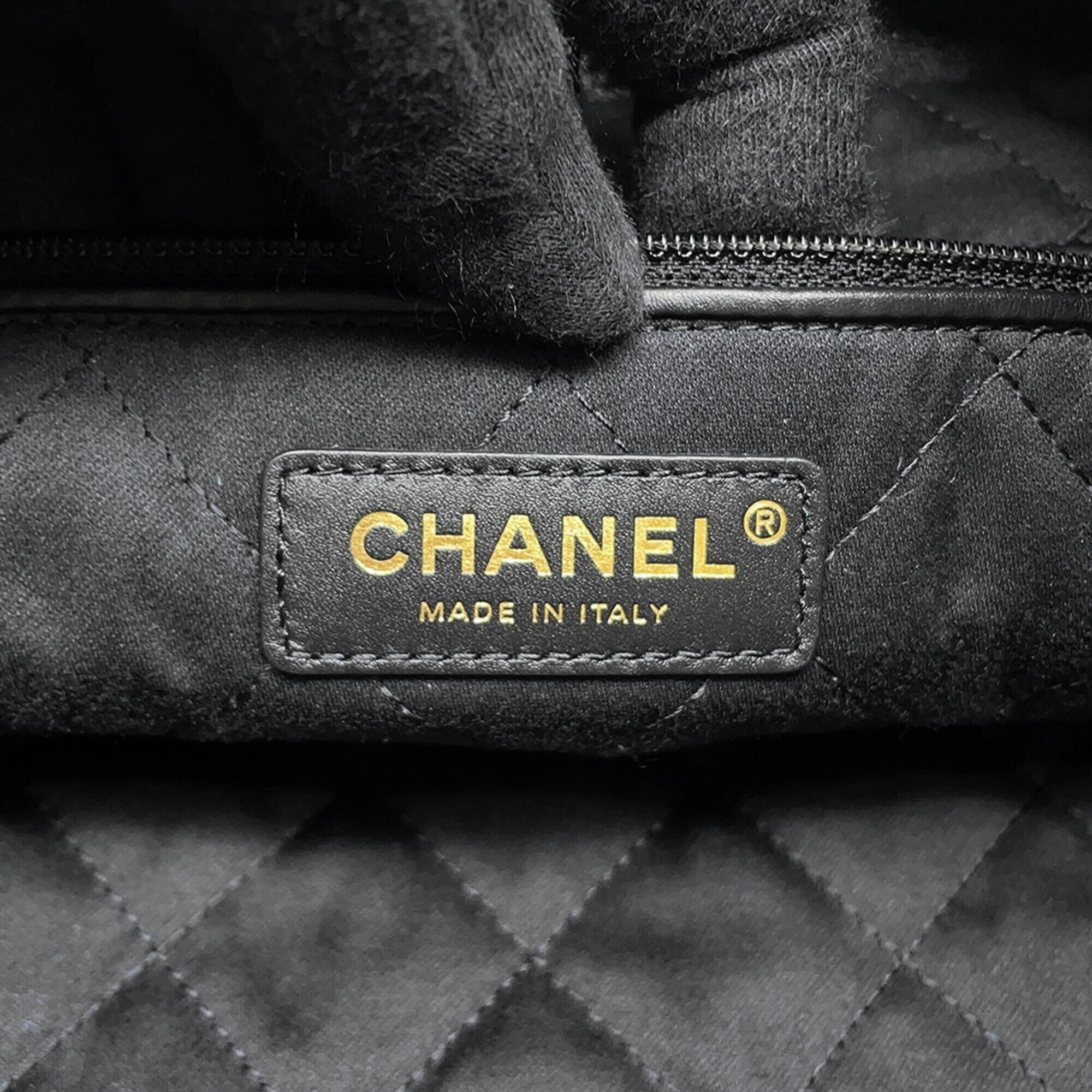 Chanel handbag, 22 medium, shiny calfskin, AS3261, CHANEL shoulder bag, black, handbag for women — Like New