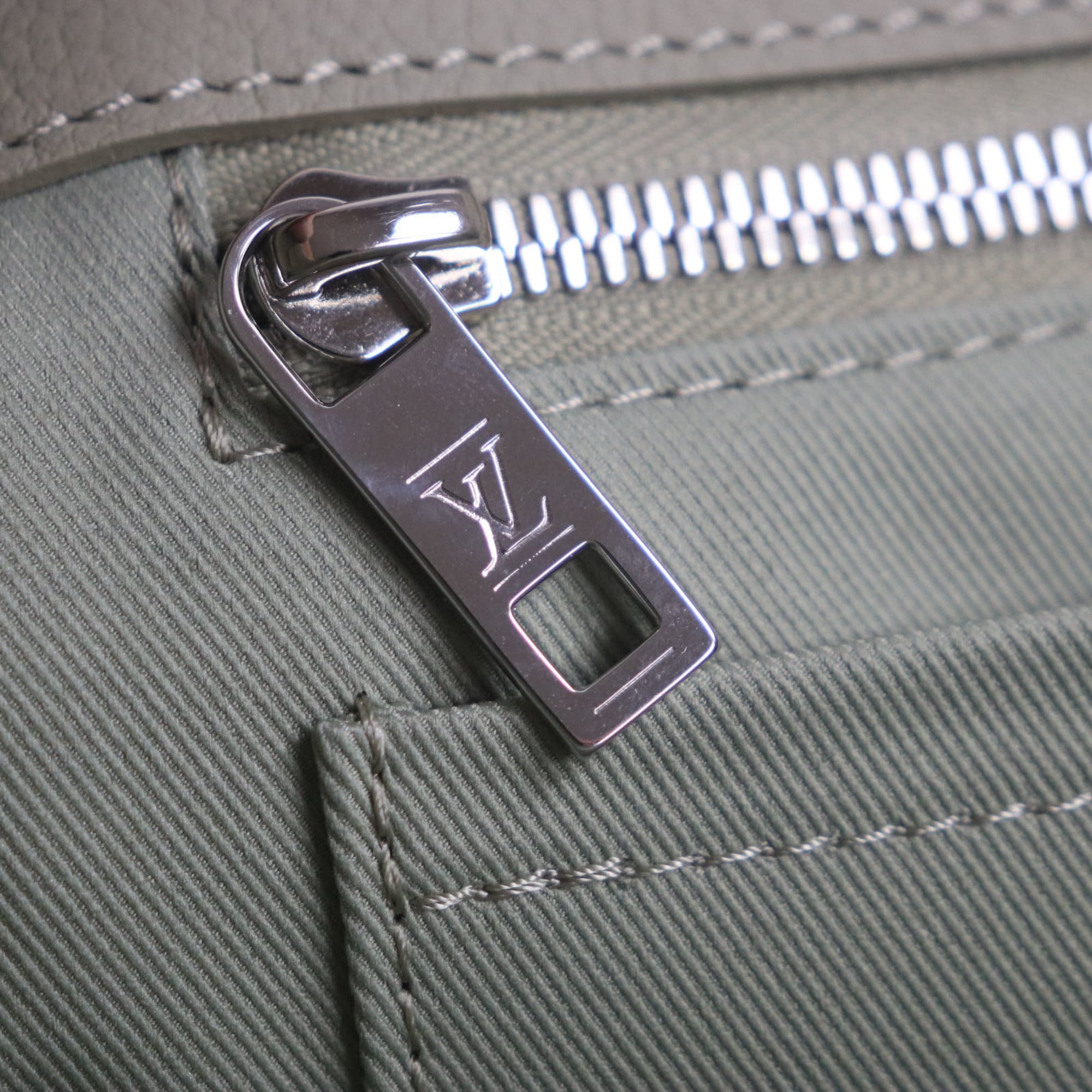 LOUIS VUITTON M22506 Fastline LV Aerogram Calfskin Sage Tote Bag with Logo, Made in France, Men's — Like New