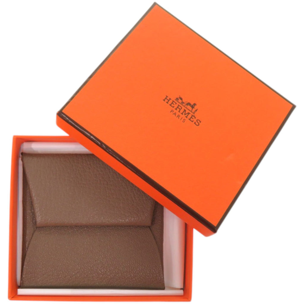 Hermes Excellent condition Hermès Bastia Chevre Etoupe wallet, brown, R stamp, 0092