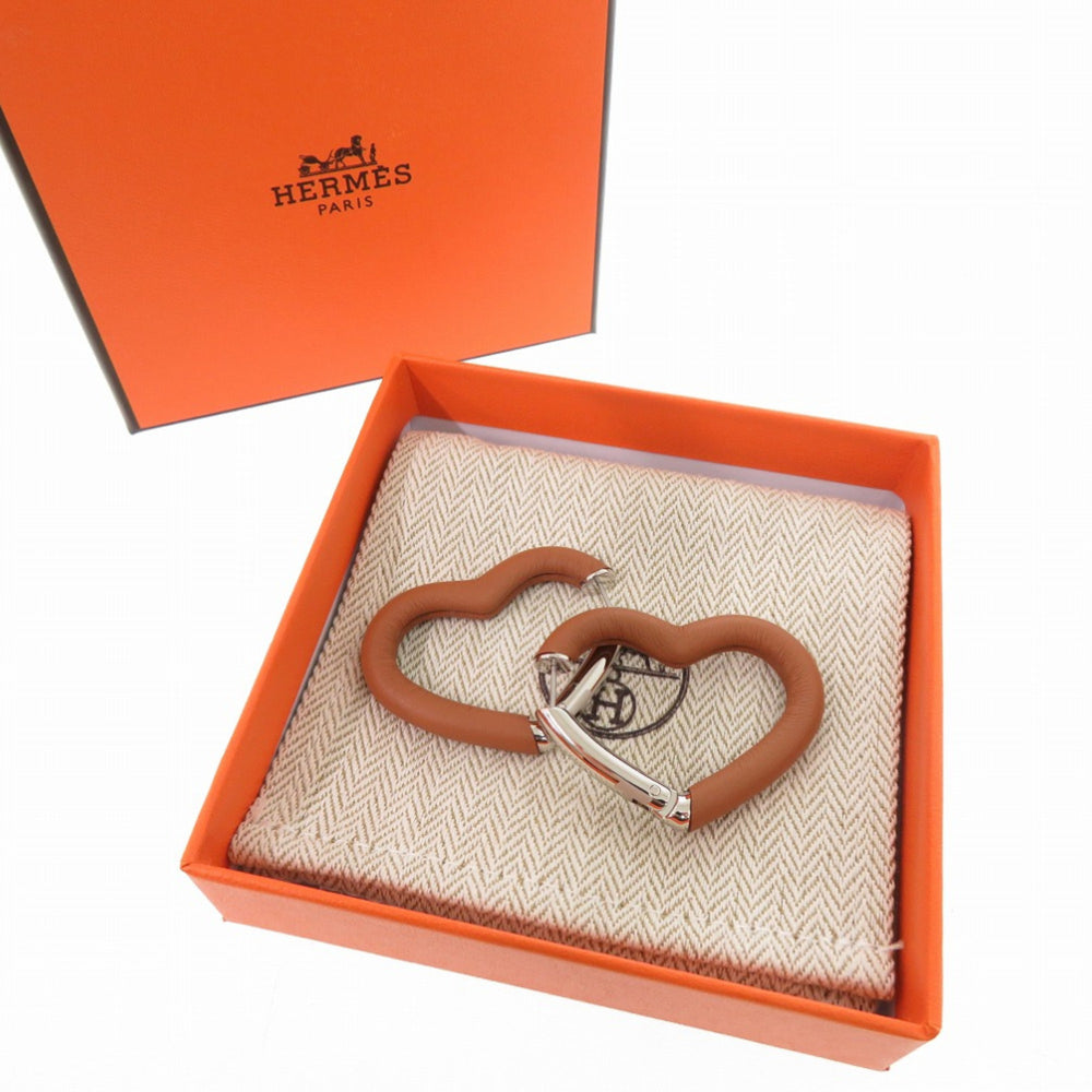 Hermes Like new Hermès Au Coeur du Faubourg COEUR DU FAUBOURG 500243FKAU earrings in Swift leather, palladium gold, 1401 — Like New