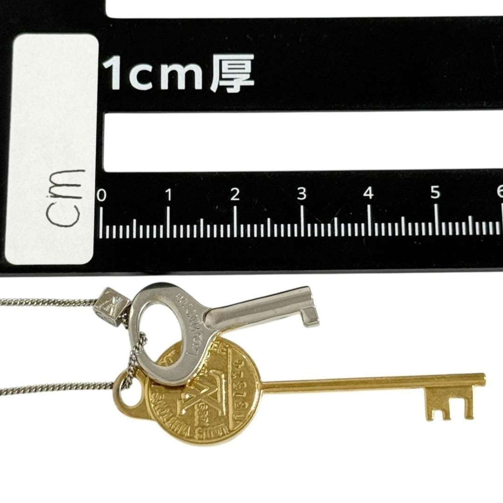 Louis Vuitton Collier LV Key Pendant Necklace for Men and Women — Like New