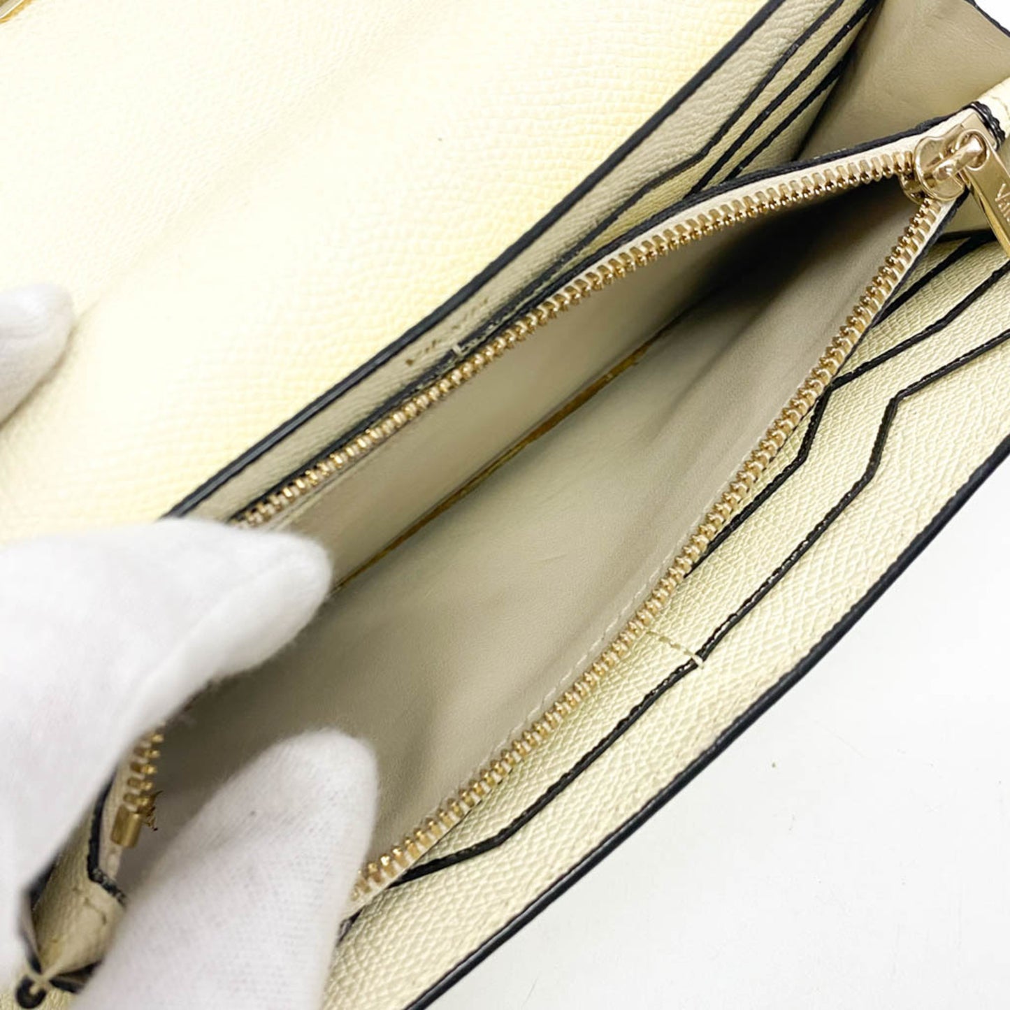 Valextra Women,Men Leather Long Wallet (bi-fold) Cream