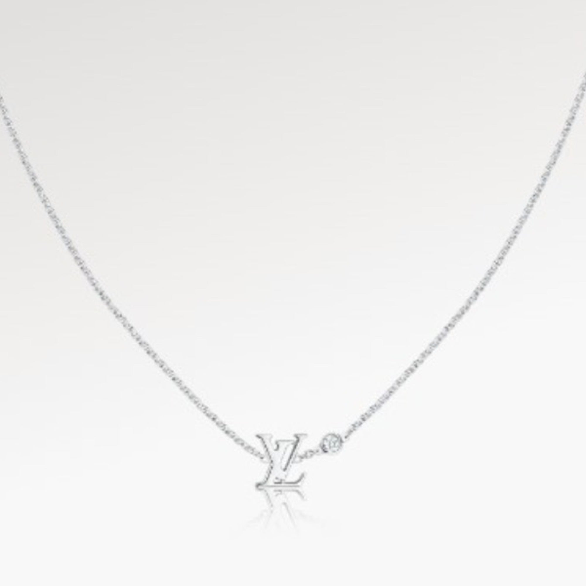LOUIS VUITTON Pendantiff Ideal Blossom LV White Gold x Diamond 750WG Q93653 Silver Necklace — Like New