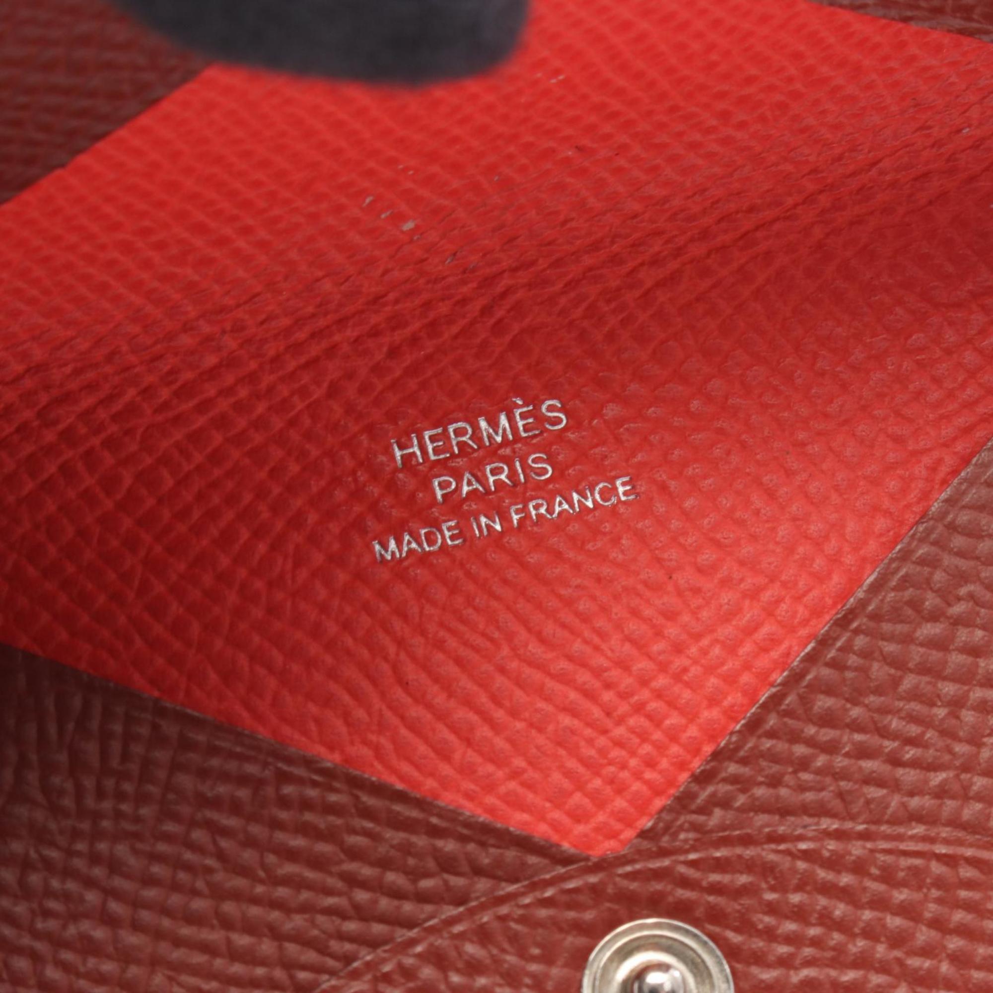 Hermes Hermès Calvi Verso wallet with coin purse, made of calfskin leather (cowhide), in Bordeaux.