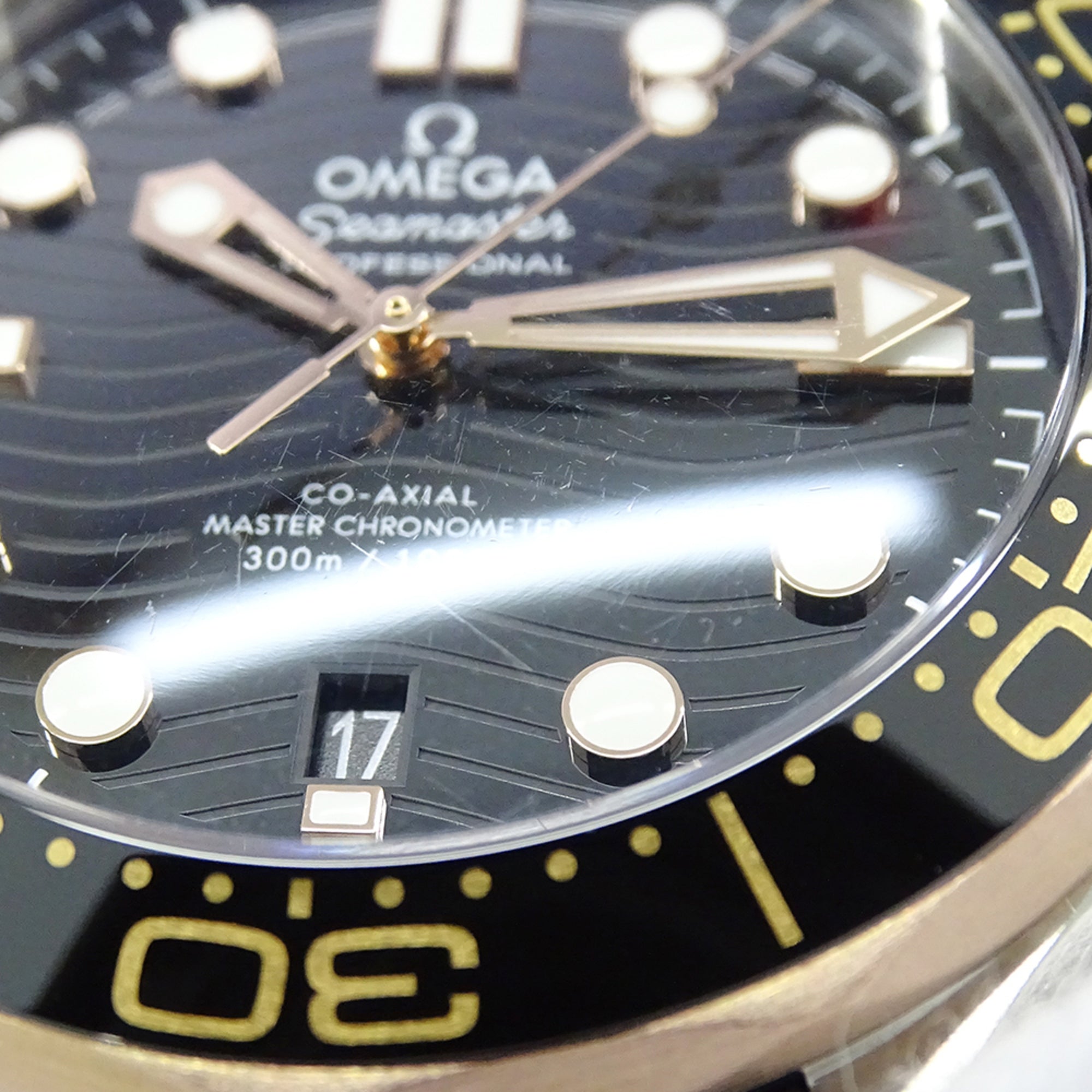 Omega Seamaster 210.22.42.20.01.002 Men's Watch, Brand: Diver, 300m Water Resistant, Date, Automatic Movement, Sedna Gold, Stainless Steel (SS), Rubber Strap, Open Caseback — Good
