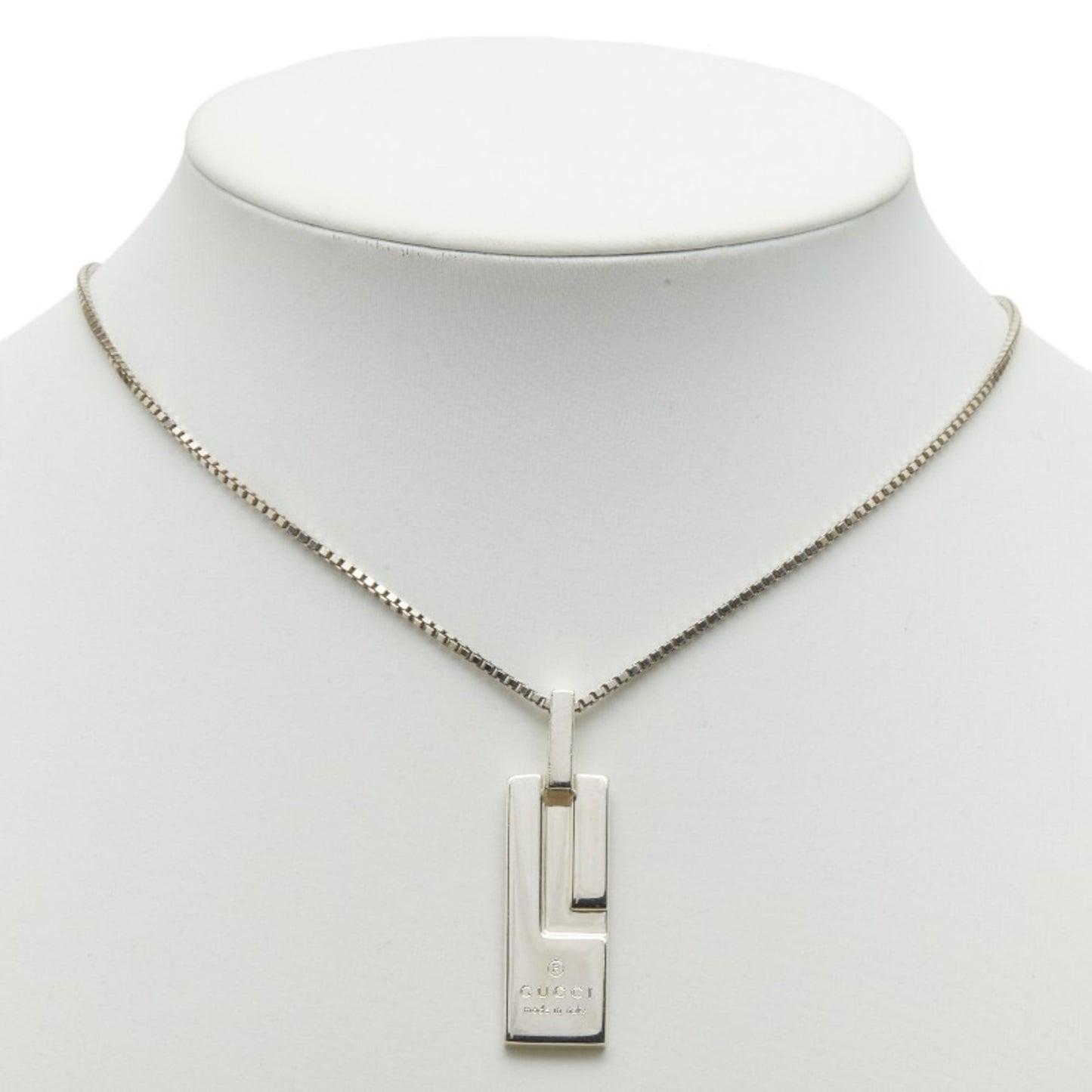 Gucci logo plate necklace in SV925 silver for women.