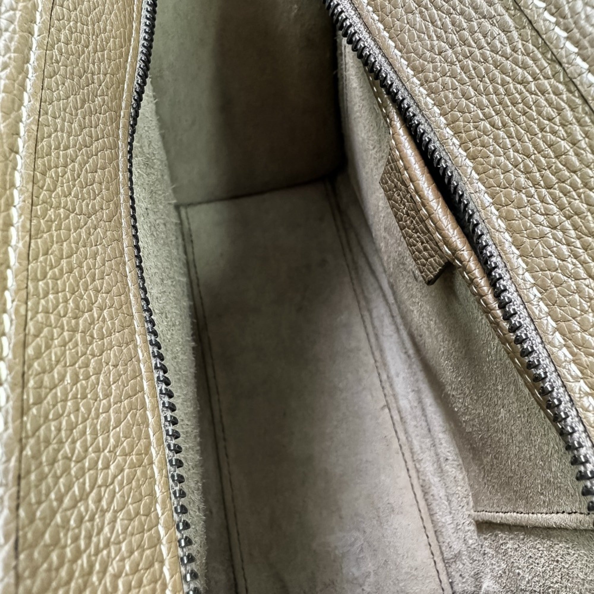 Excellent condition Celine Luggage Nano Shopper 2-way bag in brown. Women's. Luxs Pre-owned Brand — Like New