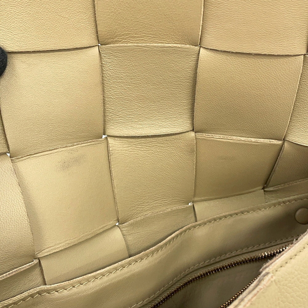 Bottega Veneta Shoulder Bag Intrecciato Cassette Leather 666870 BOTTEGA VENETA Handbag — Like New