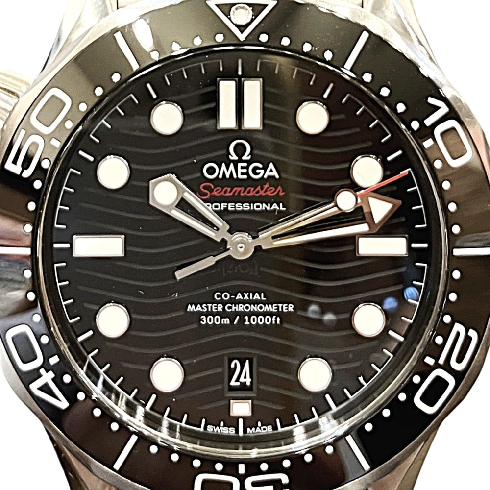 Omega Seamaster Diver 300 wristwatch, total weight 176g, stainless steel, automatic movement, black dial, model number 210.30.42.20.01.001 — Good