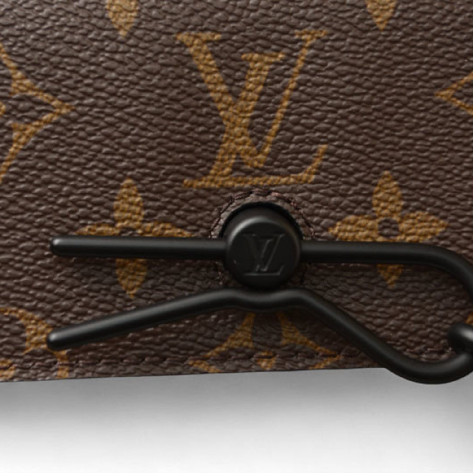 Louis Vuitton Second Bag Clutch LOUIS VUITTON Pochette Steamer Monogram Taiga Khaki M30583 — Like New