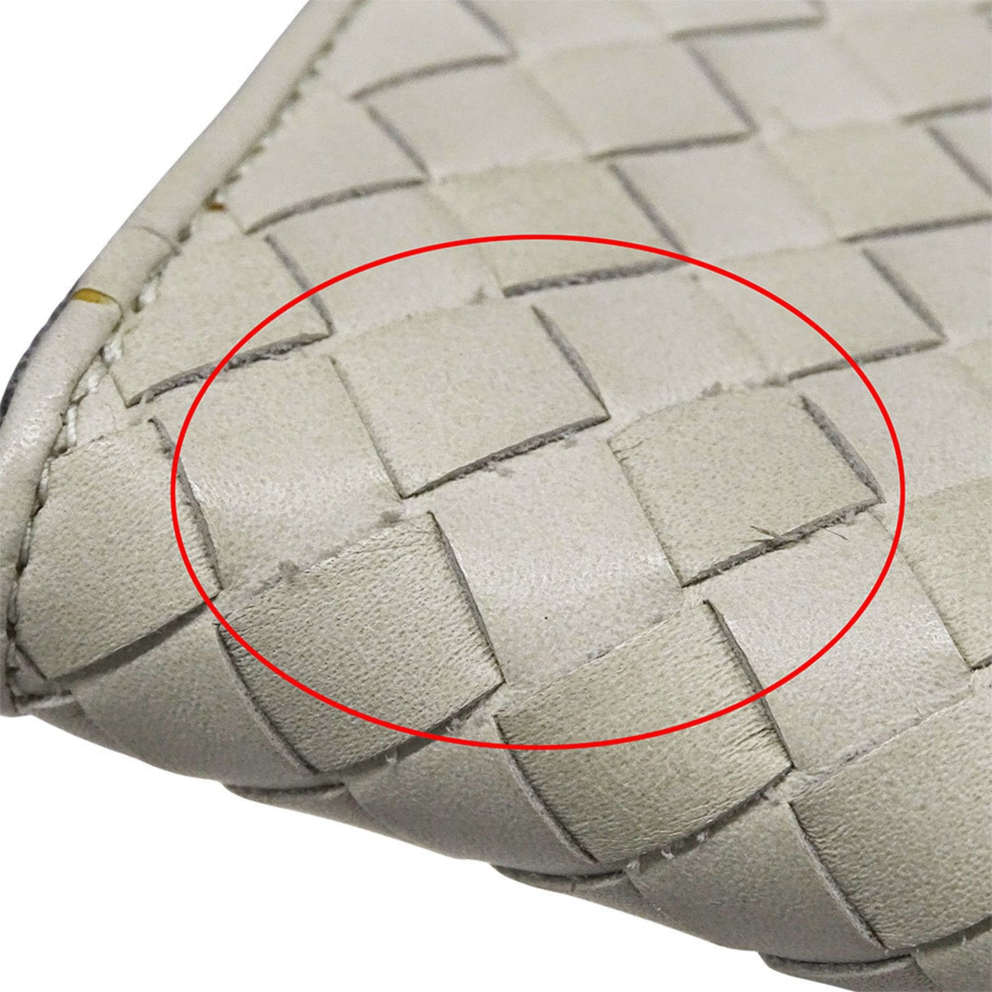 Bottega Veneta wallets for men and women, branded intrecciato leather coin cases, white with a round zipper woven purse.