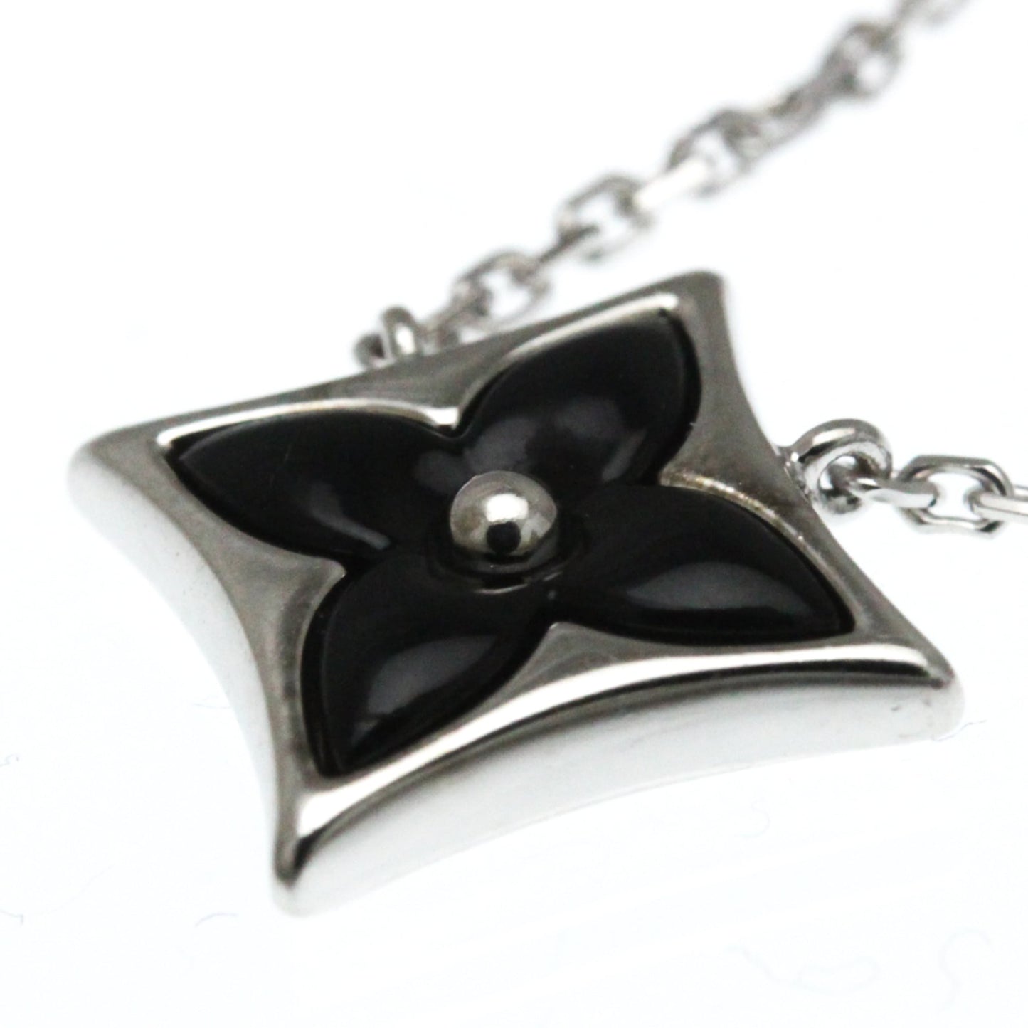 Louis Vuitton Star Blossom BB Necklace, Onyx And Diamond White Gold (18K) Diamond,Onyx Men,Women Fashion Pendant Necklace (Silver)
