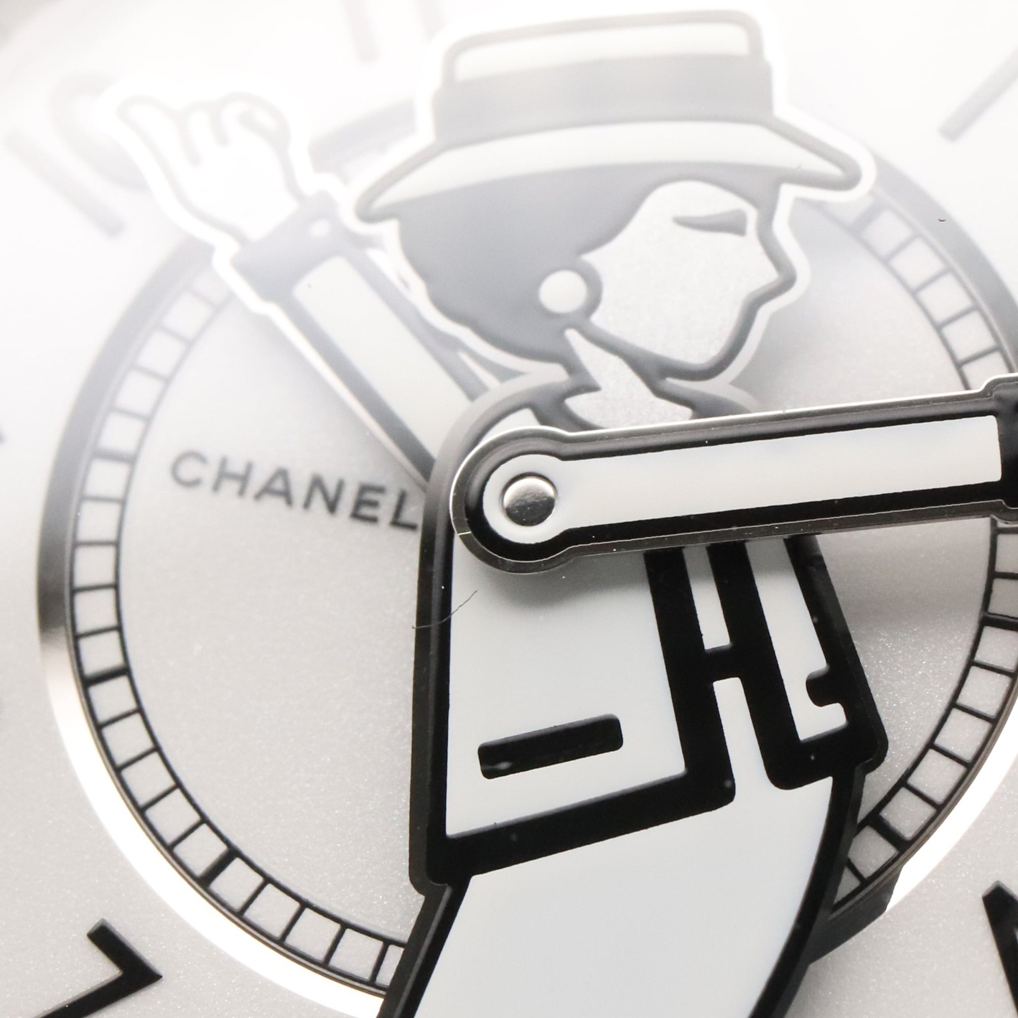 Chanel J12 Mademoiselle Ceramic Watch for Men, White (H5241) — Very Good