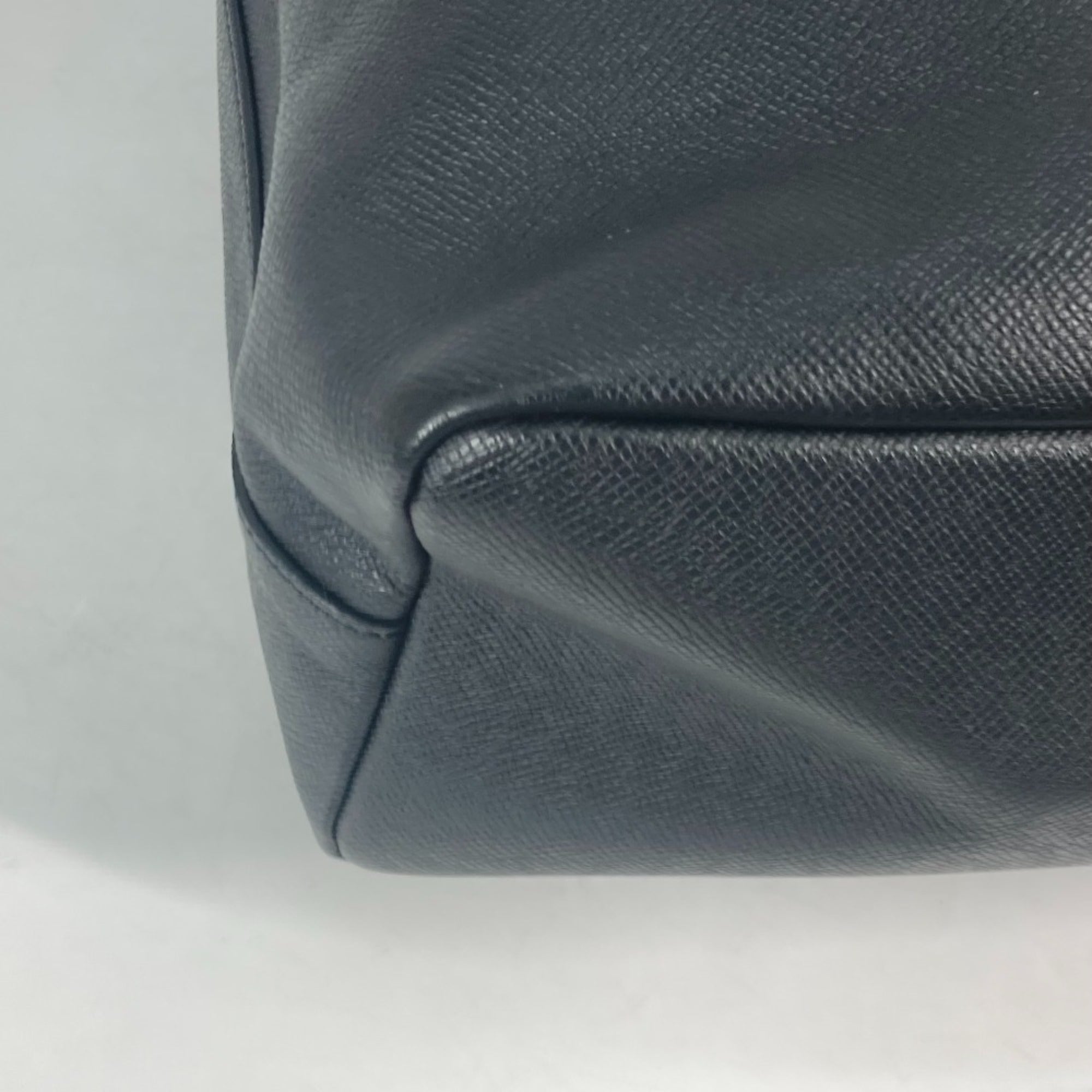 LOUIS VUITTON M31009 Taiga Cabalite Shoulder Bag with Pouch, Leather, Men's, Black — Like New