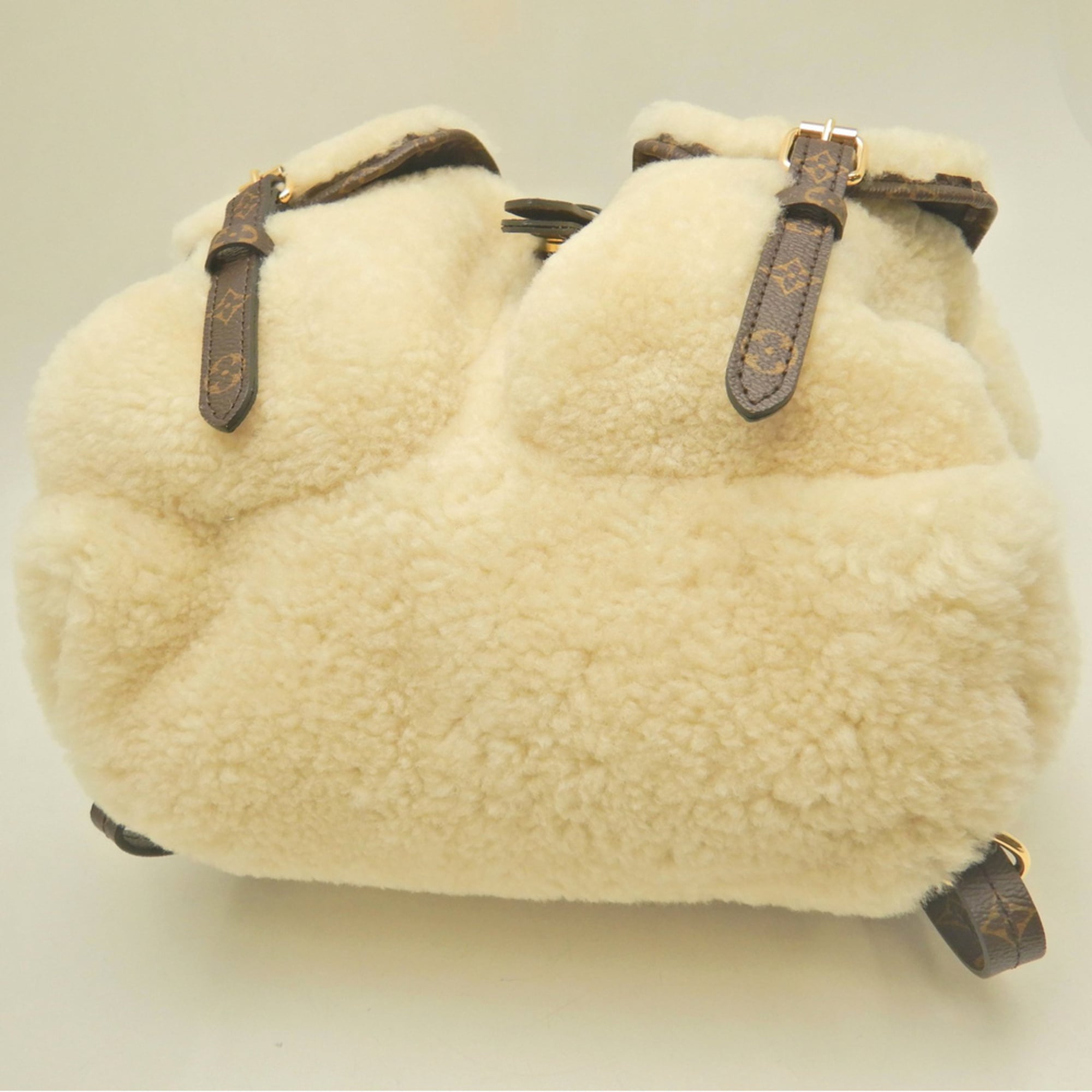 LOUIS VUITTON Monogram Shearling LV SKI Backpack 2024 Collection M23384 Cream Women's 254212 — Like New
