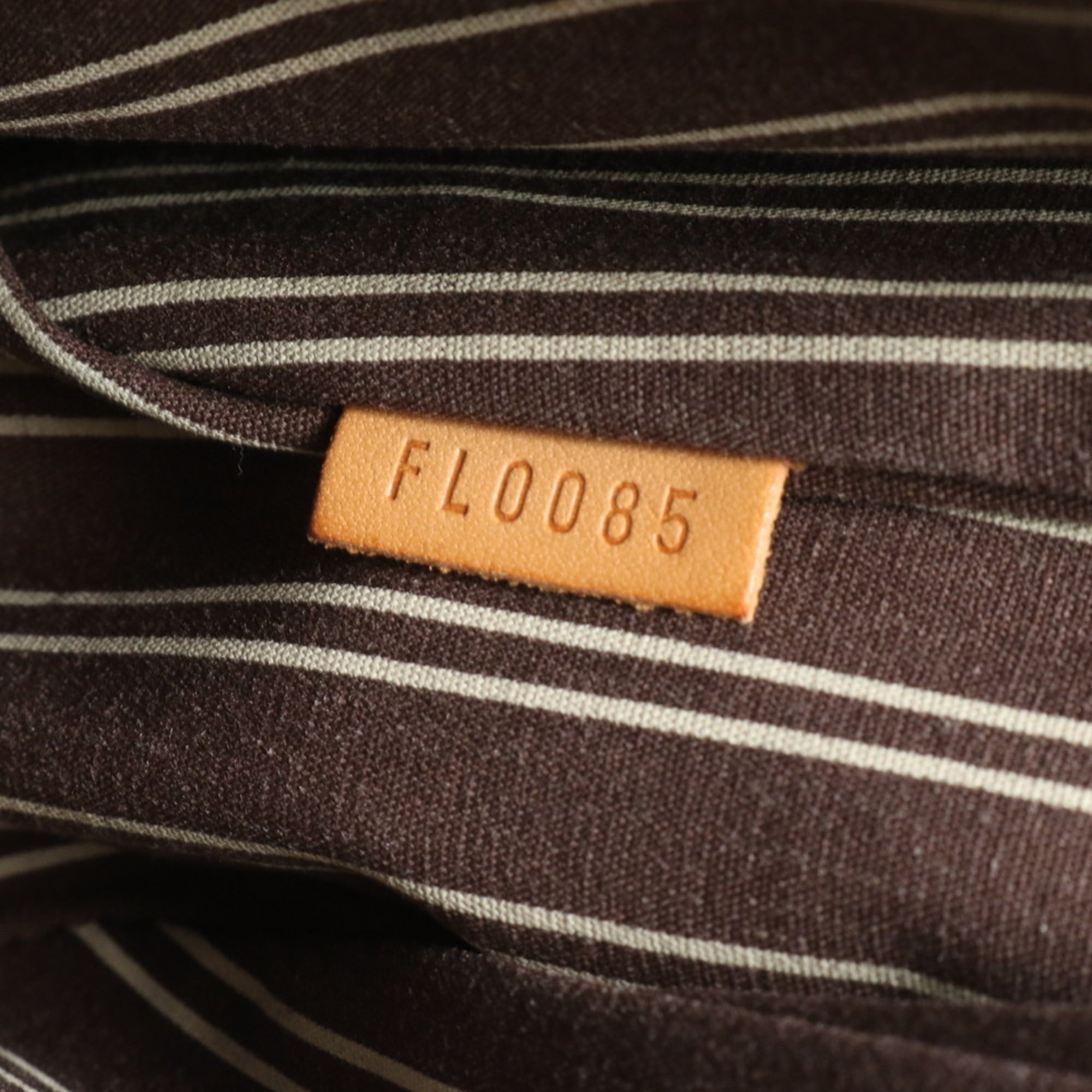 Louis Vuitton Antigua Besas PM Ecru M40042 Men's Messenger Shoulder Bag