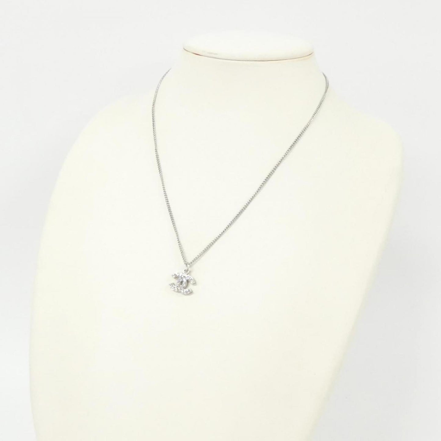 Chanel 28942 necklace