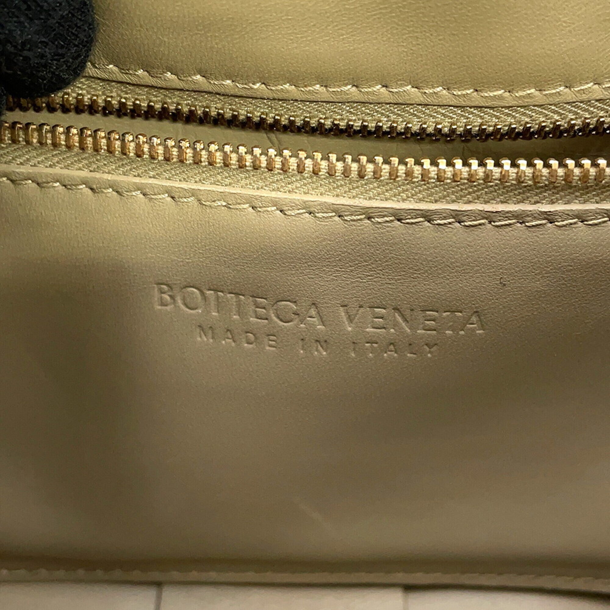 Bottega Veneta Shoulder Bag Intrecciato Cassette Leather 666870 BOTTEGA VENETA Handbag — Like New