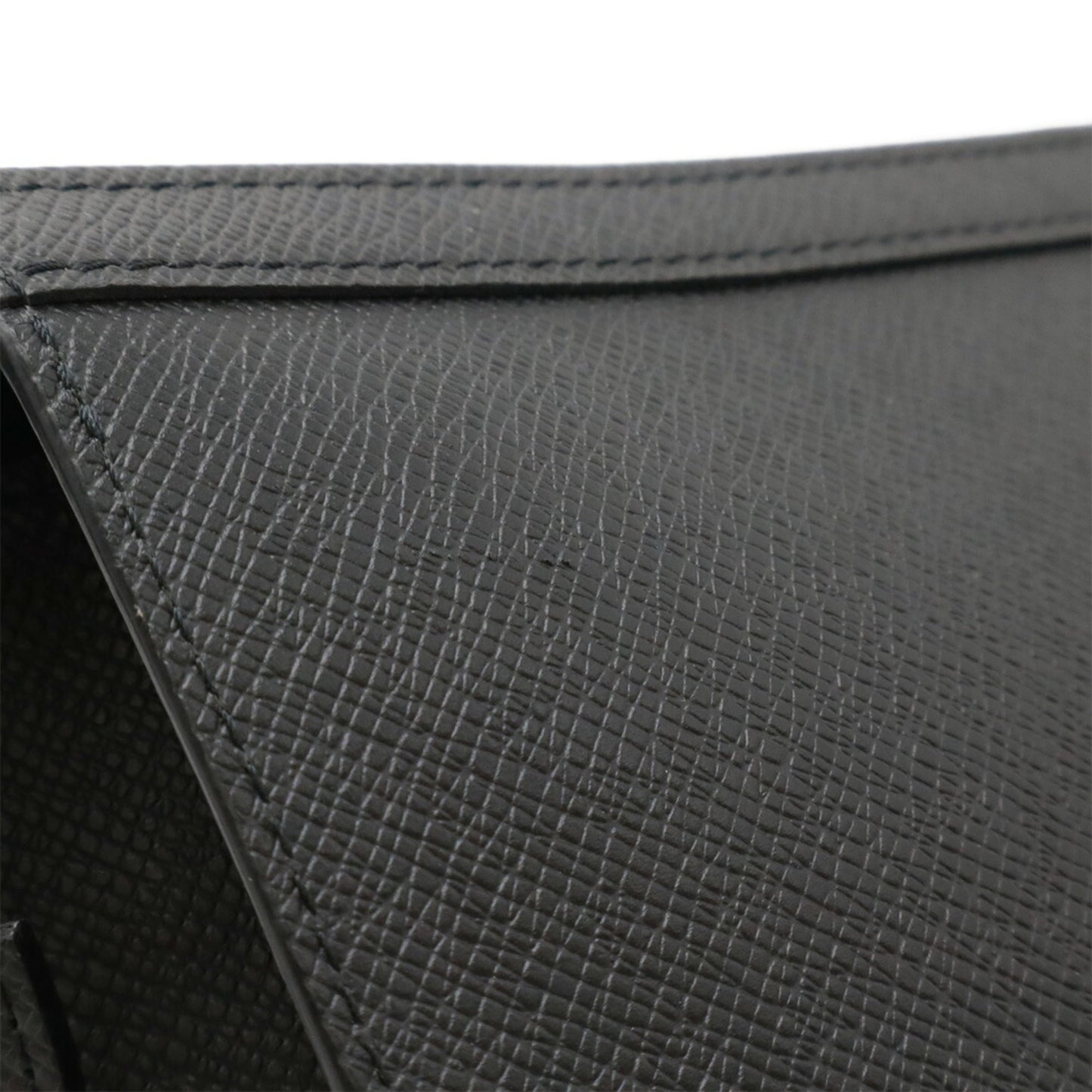 LOUIS VUITTON Taiga Pochette Voyage MM Second Bag/Clutch Bag in Calfskin Leather, Noir Black, M30547